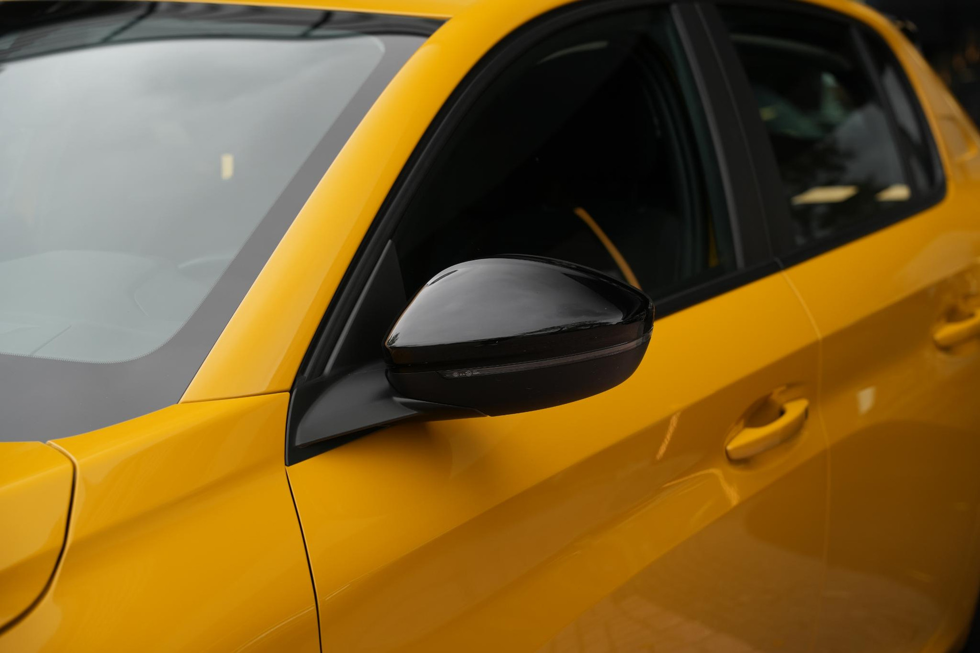 Peugeot 208 1.2 PureTech Allure 2022 FARO YELLOW PAINT (KLT) 18