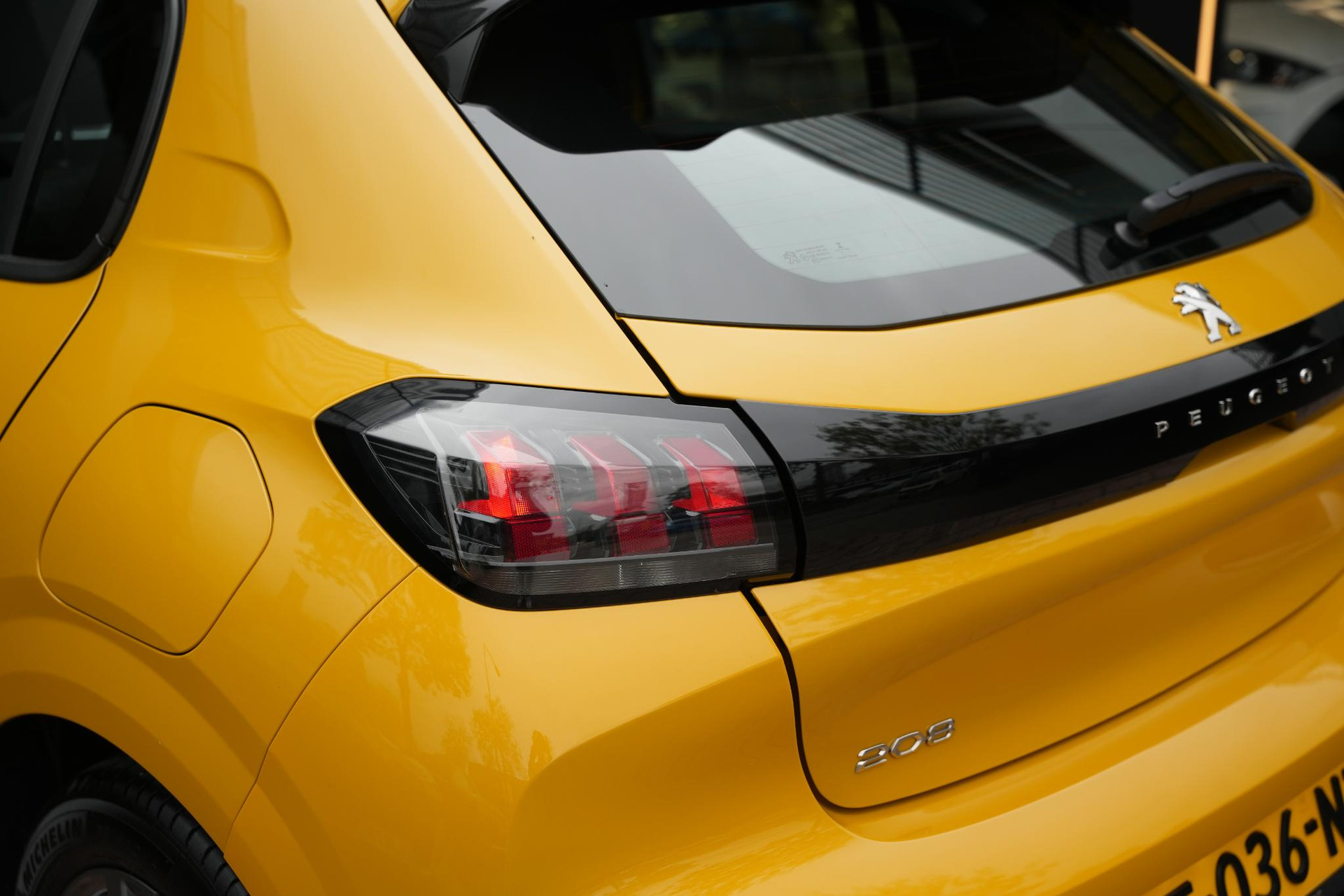 Peugeot 208 1.2 PureTech Allure 2022 FARO YELLOW PAINT (KLT) 19