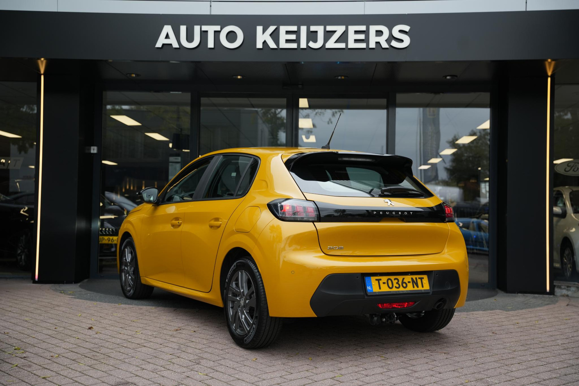 Peugeot 208 1.2 PureTech Allure 2022 FARO YELLOW PAINT (KLT) 3