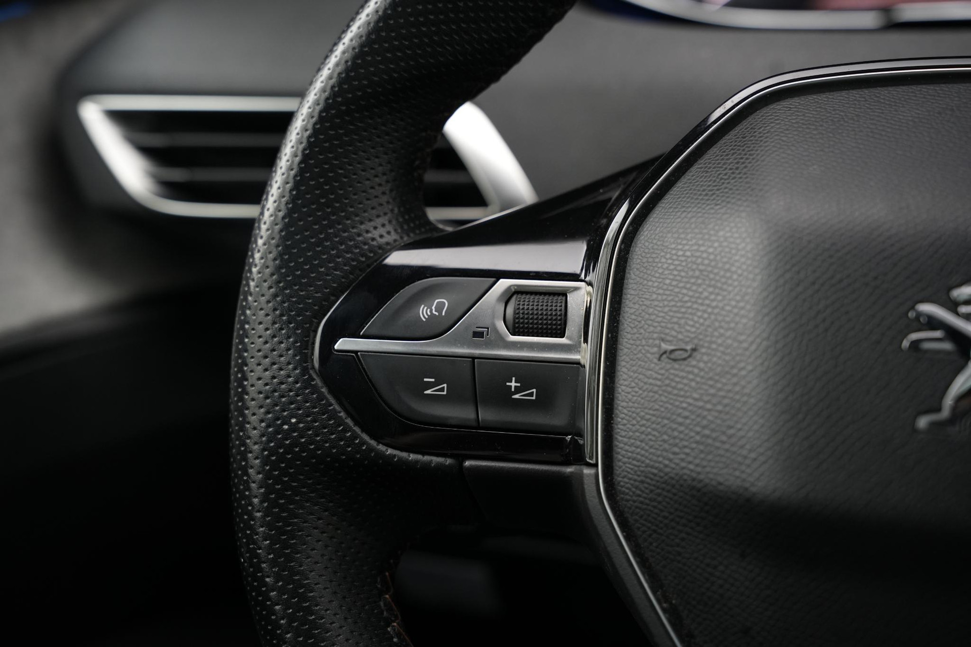 Peugeot 3008 1.2 PureTech GT 2021 Gris artense 31