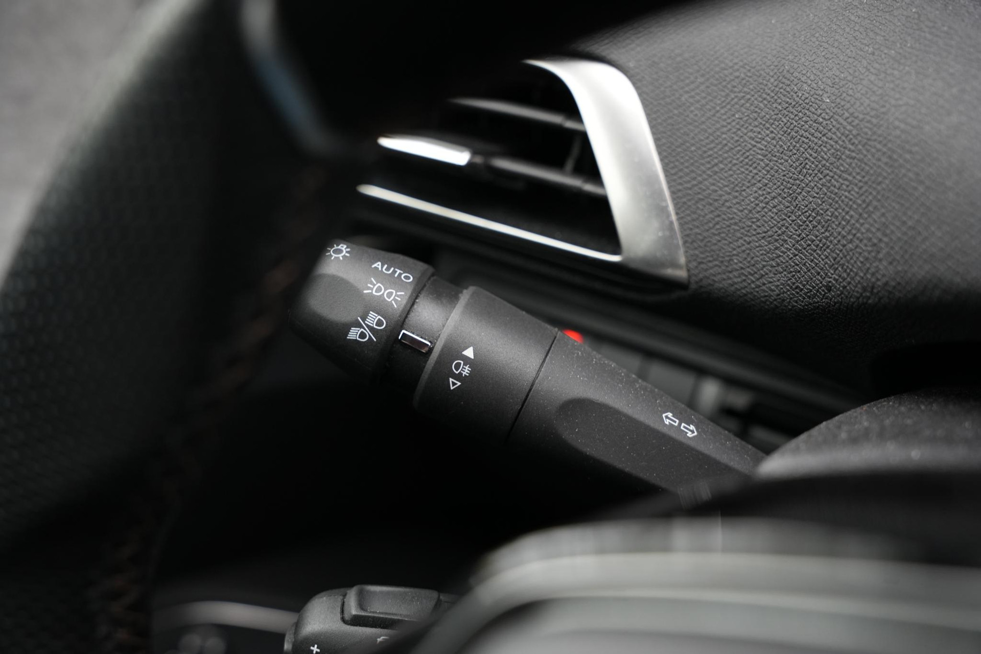 Peugeot 3008 1.2 PureTech GT 2021 Gris artense 33