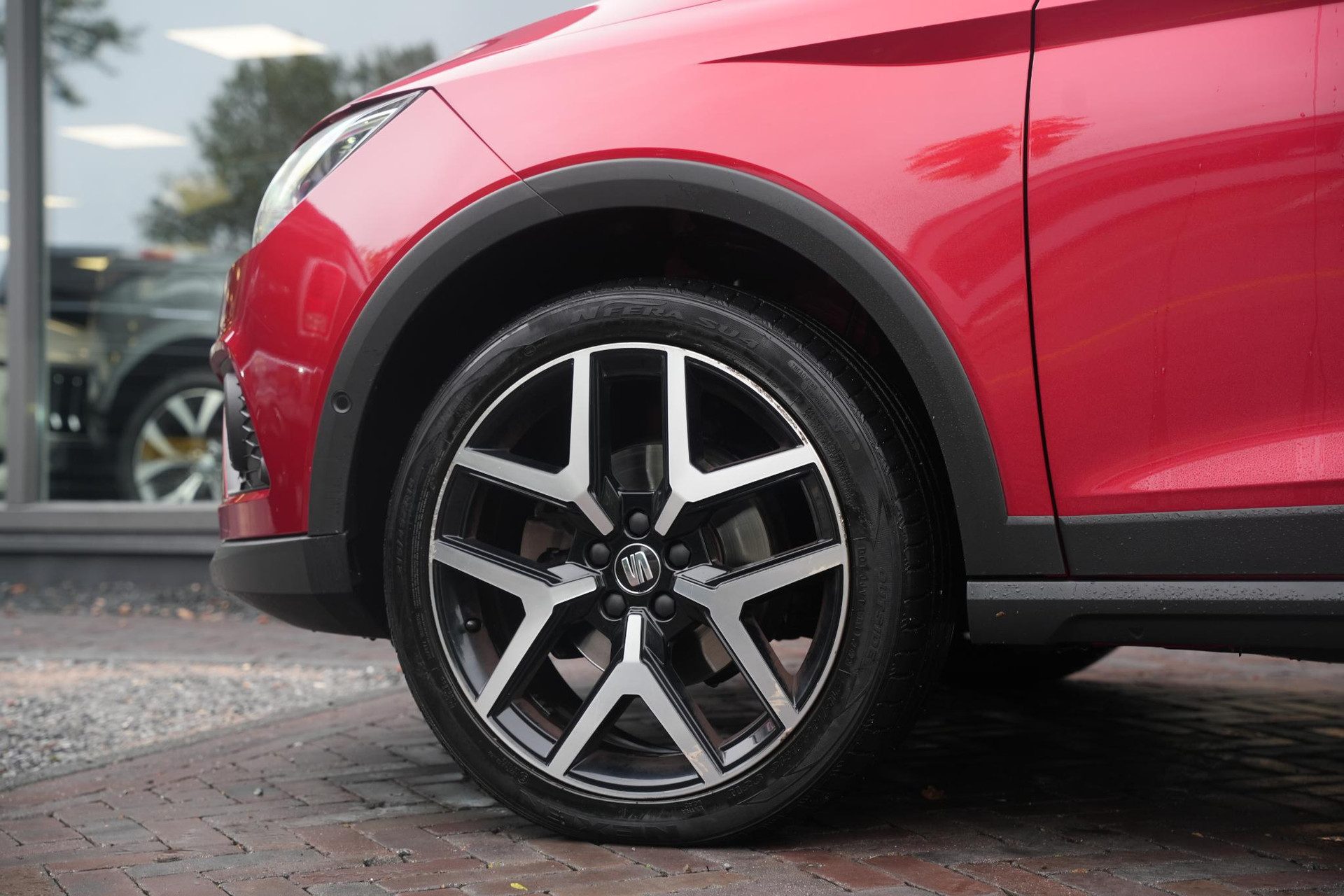 SEAT Arona 1.0 TSI Xcellence Business Intense 2019 Desire red met zwart dak 10