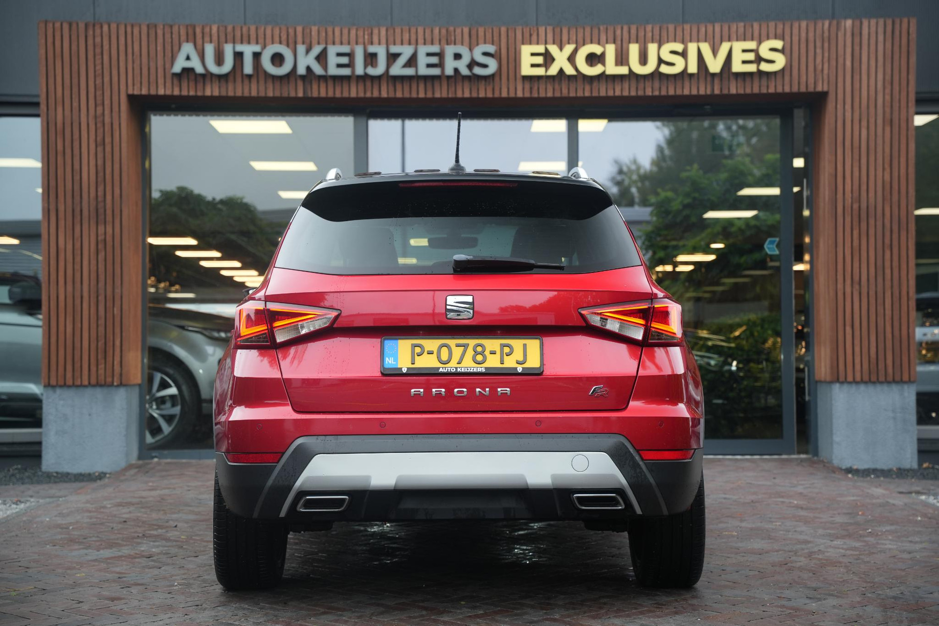 SEAT Arona 1.0 TSI Xcellence Business Intense 2019 Desire red met zwart dak 11
