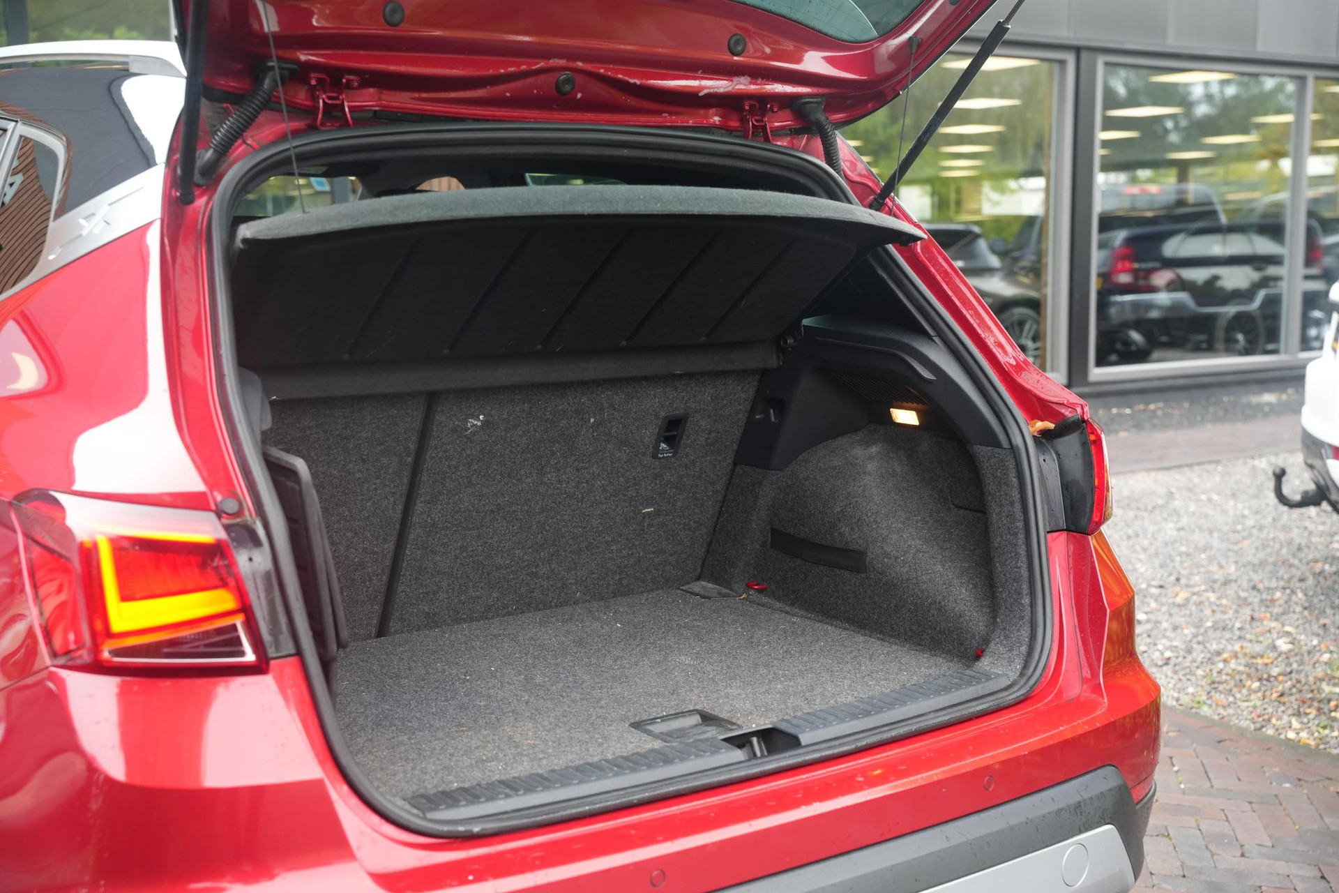 SEAT Arona 1.0 TSI Xcellence Business Intense 2019 Desire red met zwart dak 12