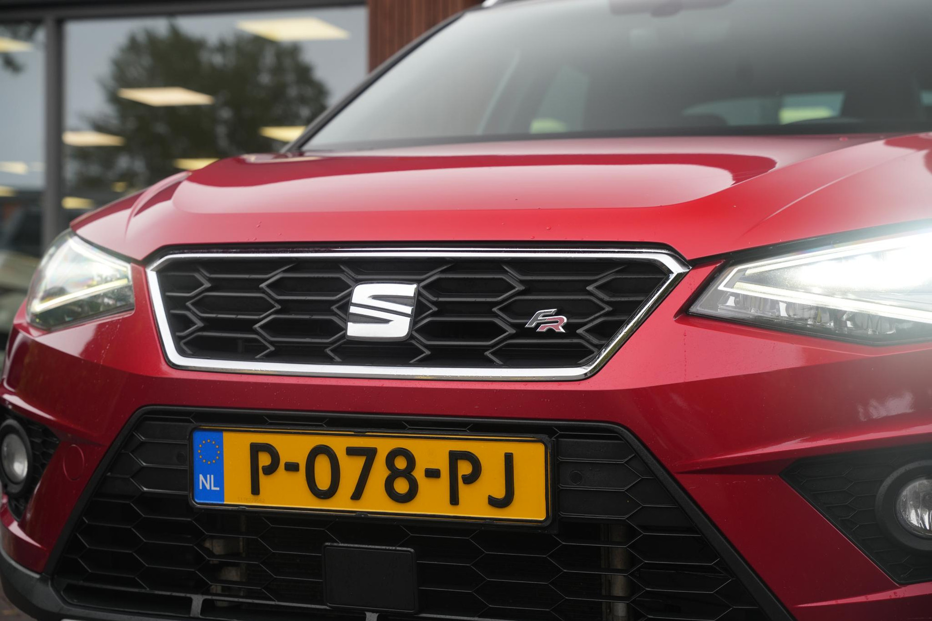 SEAT Arona 1.0 TSI Xcellence Business Intense 2019 Desire red met zwart dak 15