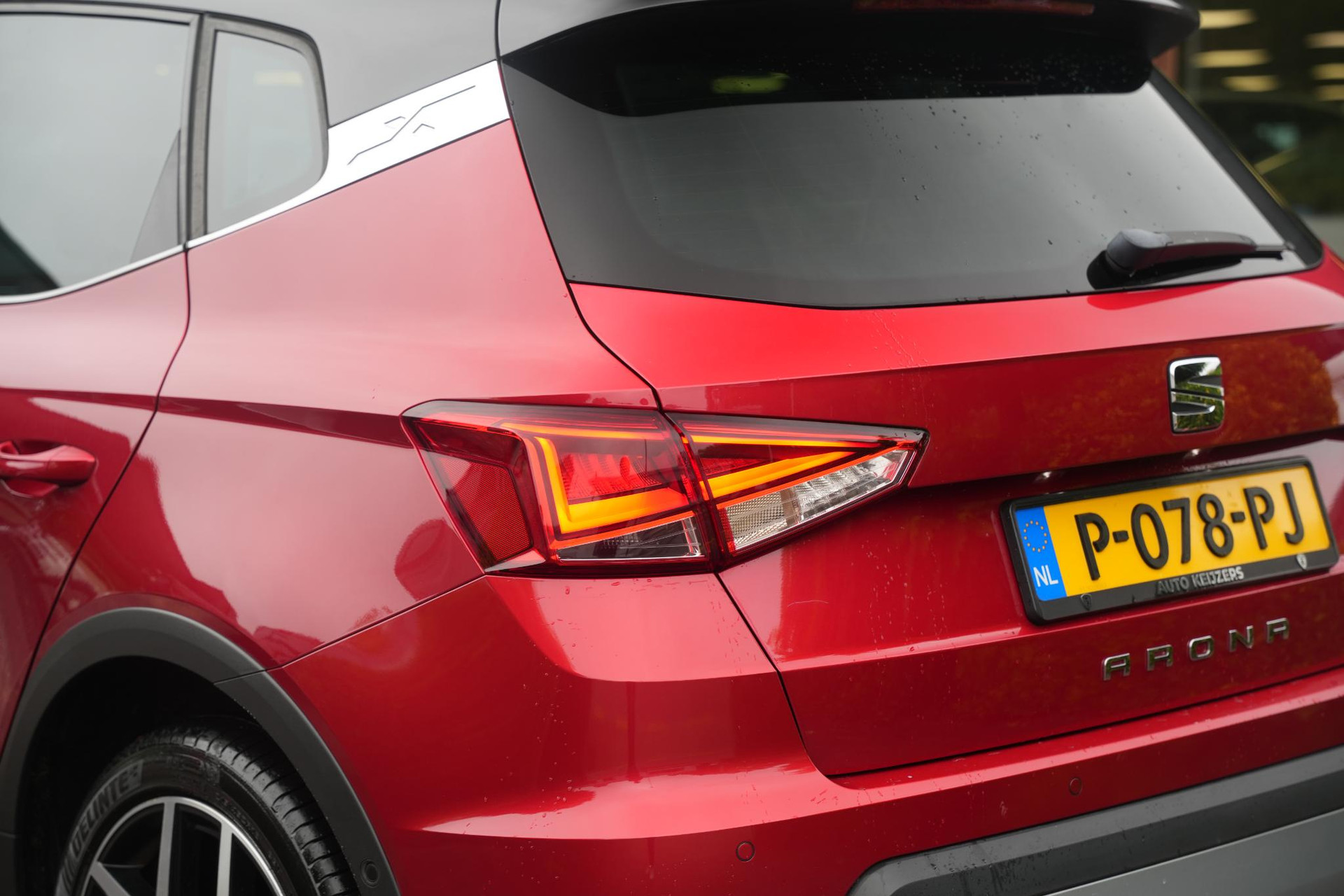 SEAT Arona 1.0 TSI Xcellence Business Intense 2019 Desire red met zwart dak 18