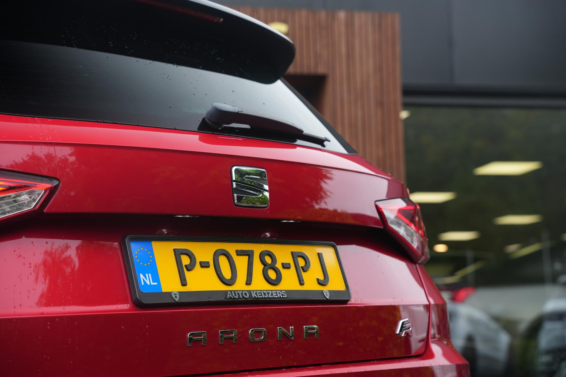 SEAT Arona 1.0 TSI Xcellence Business Intense 2019 Desire red met zwart dak 19