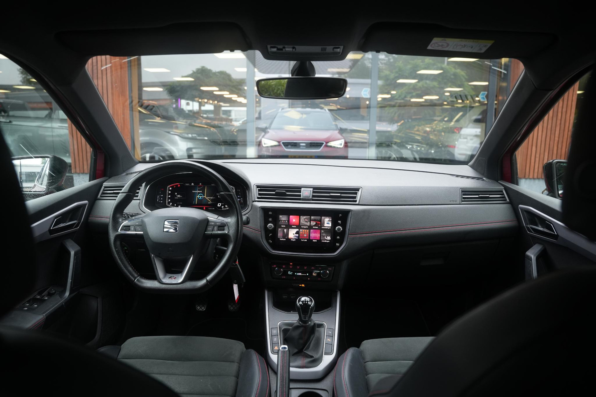 SEAT Arona 1.0 TSI Xcellence Business Intense 2019 Desire red met zwart dak 2
