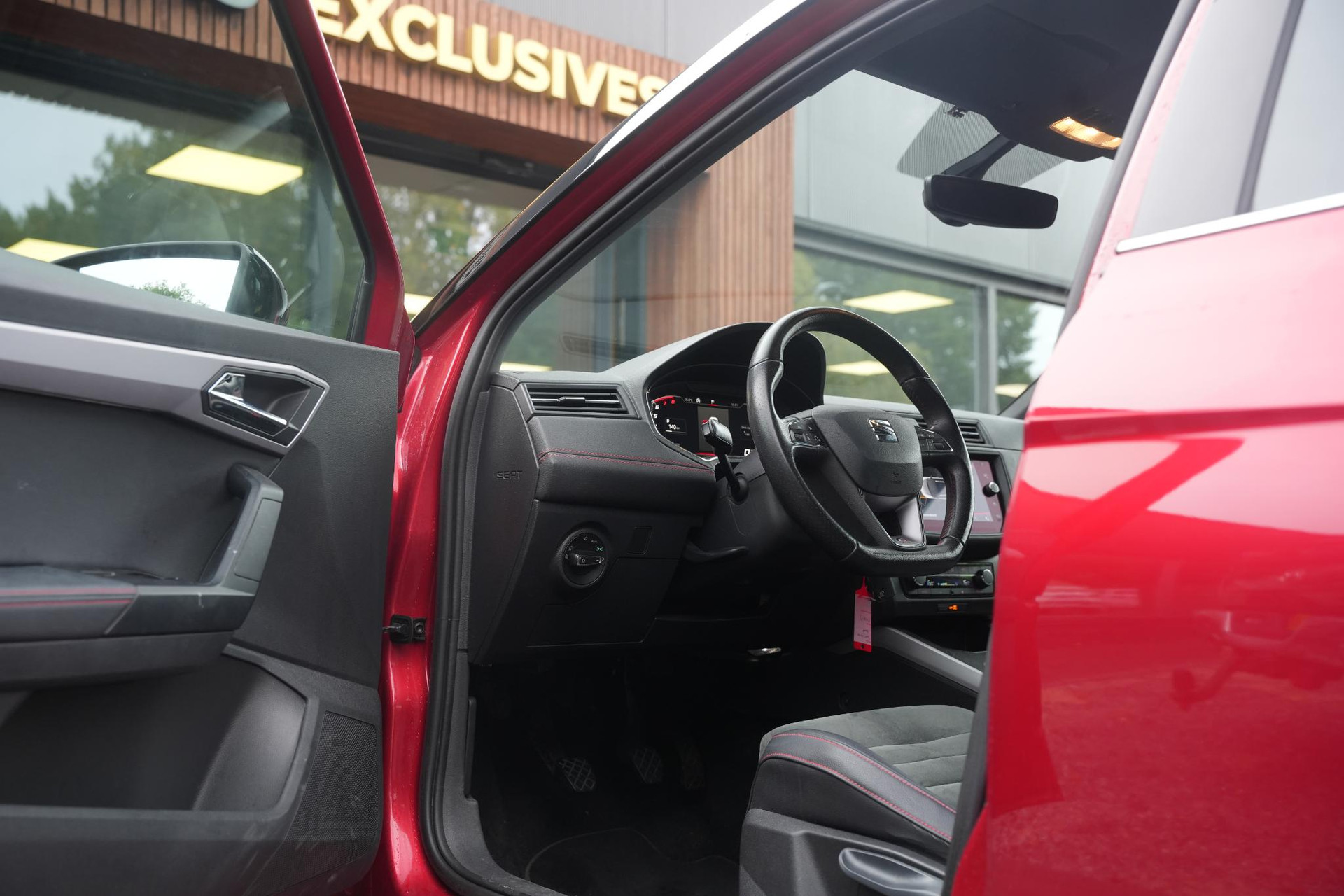 SEAT Arona 1.0 TSI Xcellence Business Intense 2019 Desire red met zwart dak 21