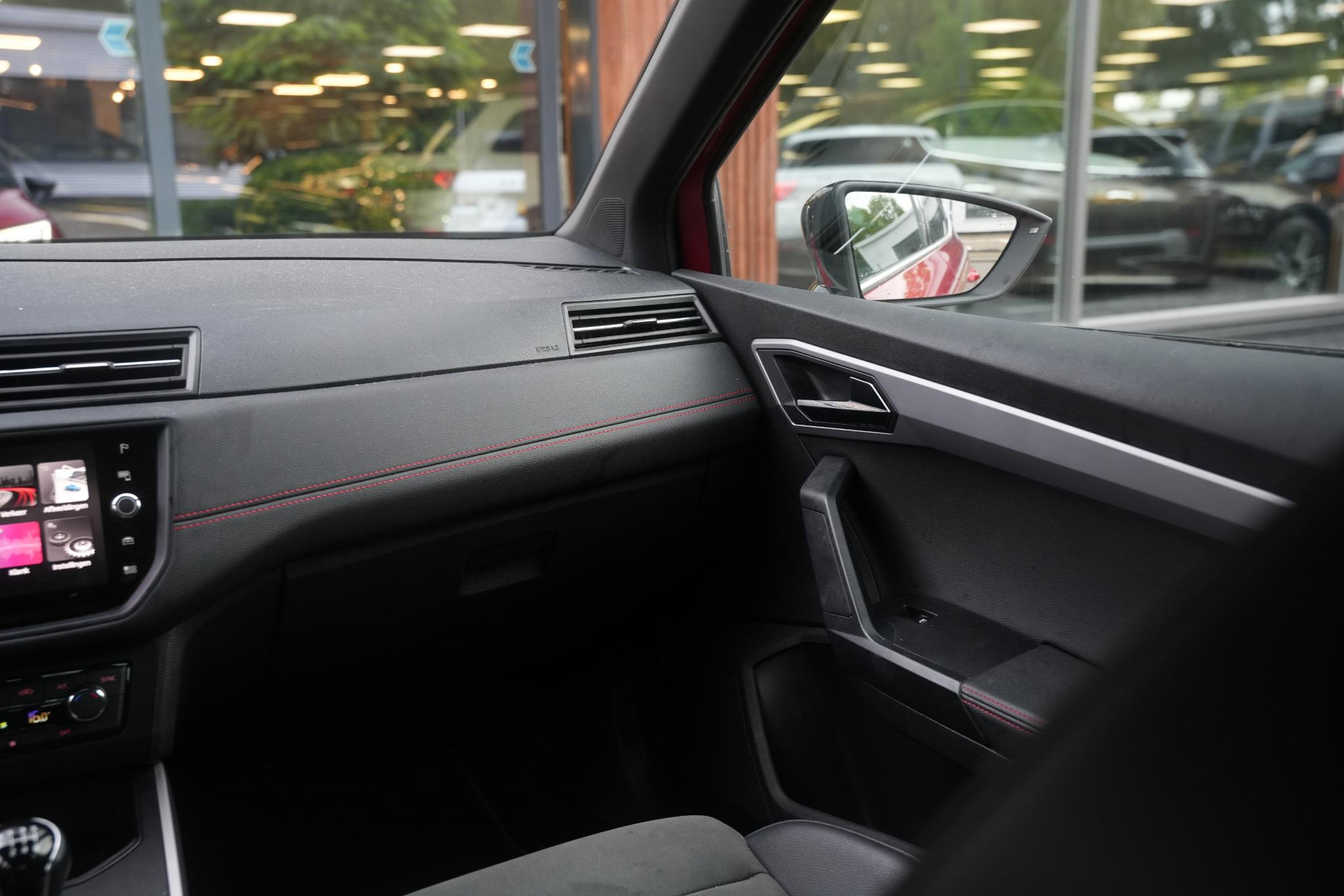 SEAT Arona 1.0 TSI Xcellence Business Intense 2019 Desire red met zwart dak 24