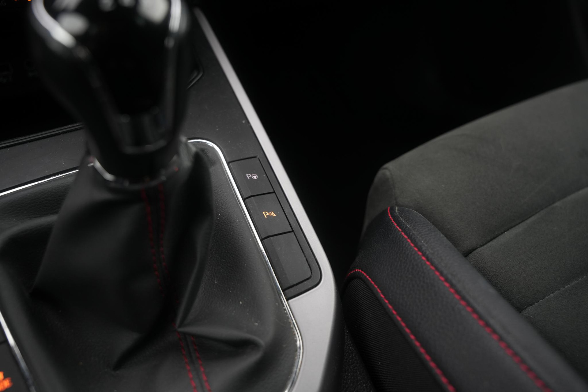 SEAT Arona 1.0 TSI Xcellence Business Intense 2019 Desire red met zwart dak 27