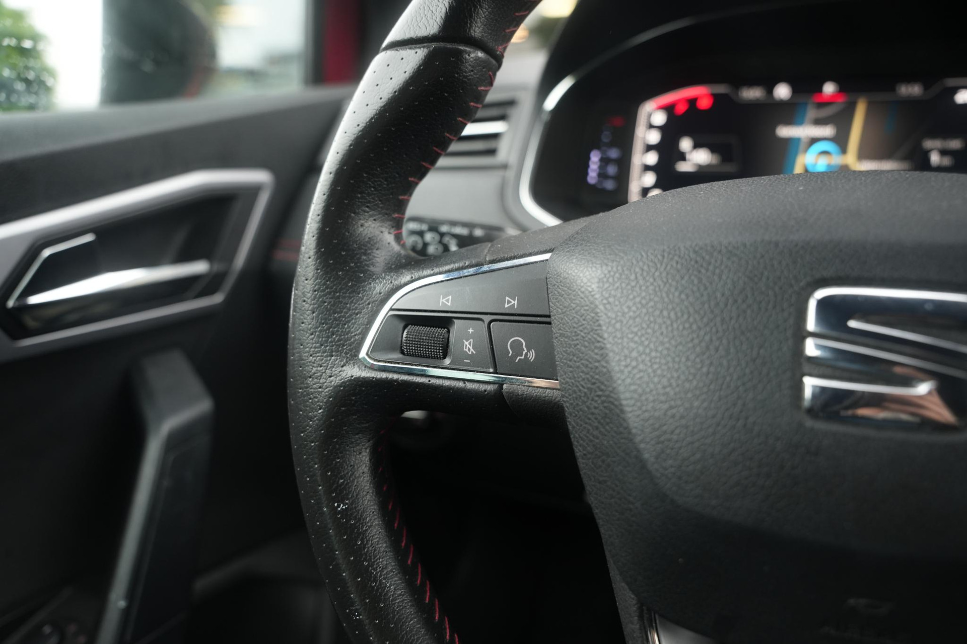 SEAT Arona 1.0 TSI Xcellence Business Intense 2019 Desire red met zwart dak 33