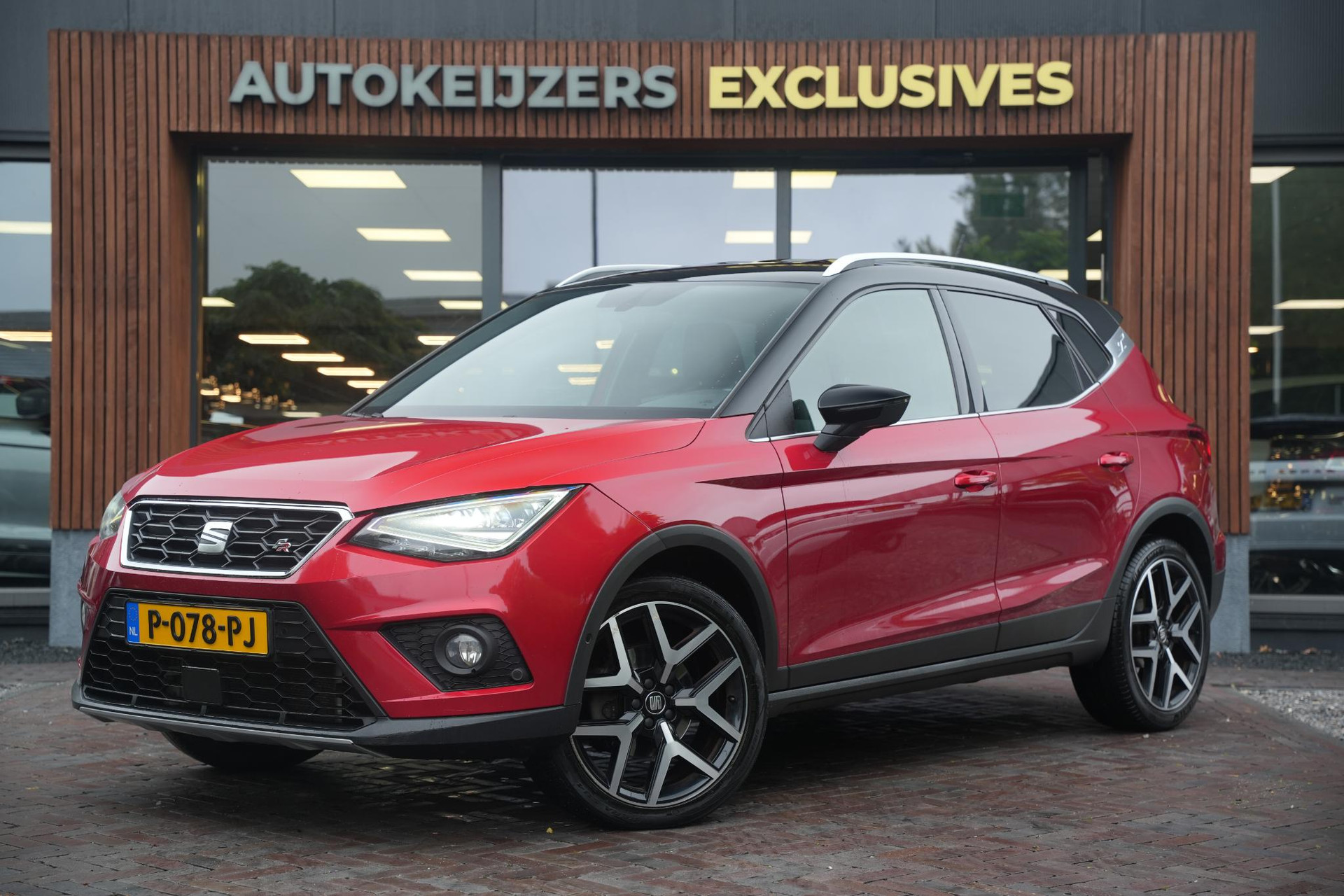 SEAT Arona 1.0 TSI Xcellence Business Intense 2019 Desire red met zwart dak 5