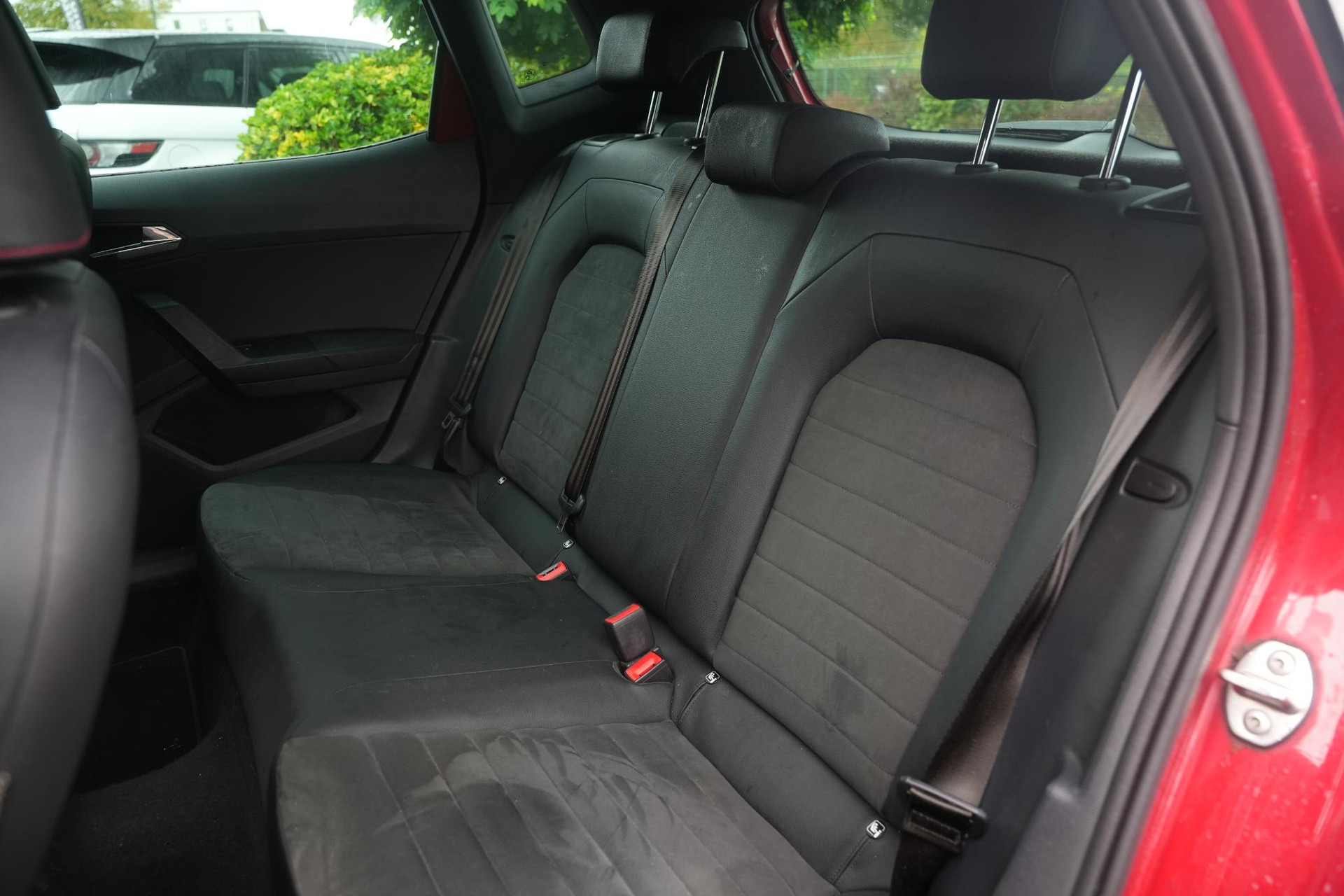 SEAT Arona 1.0 TSI Xcellence Business Intense 2019 Desire red met zwart dak 6