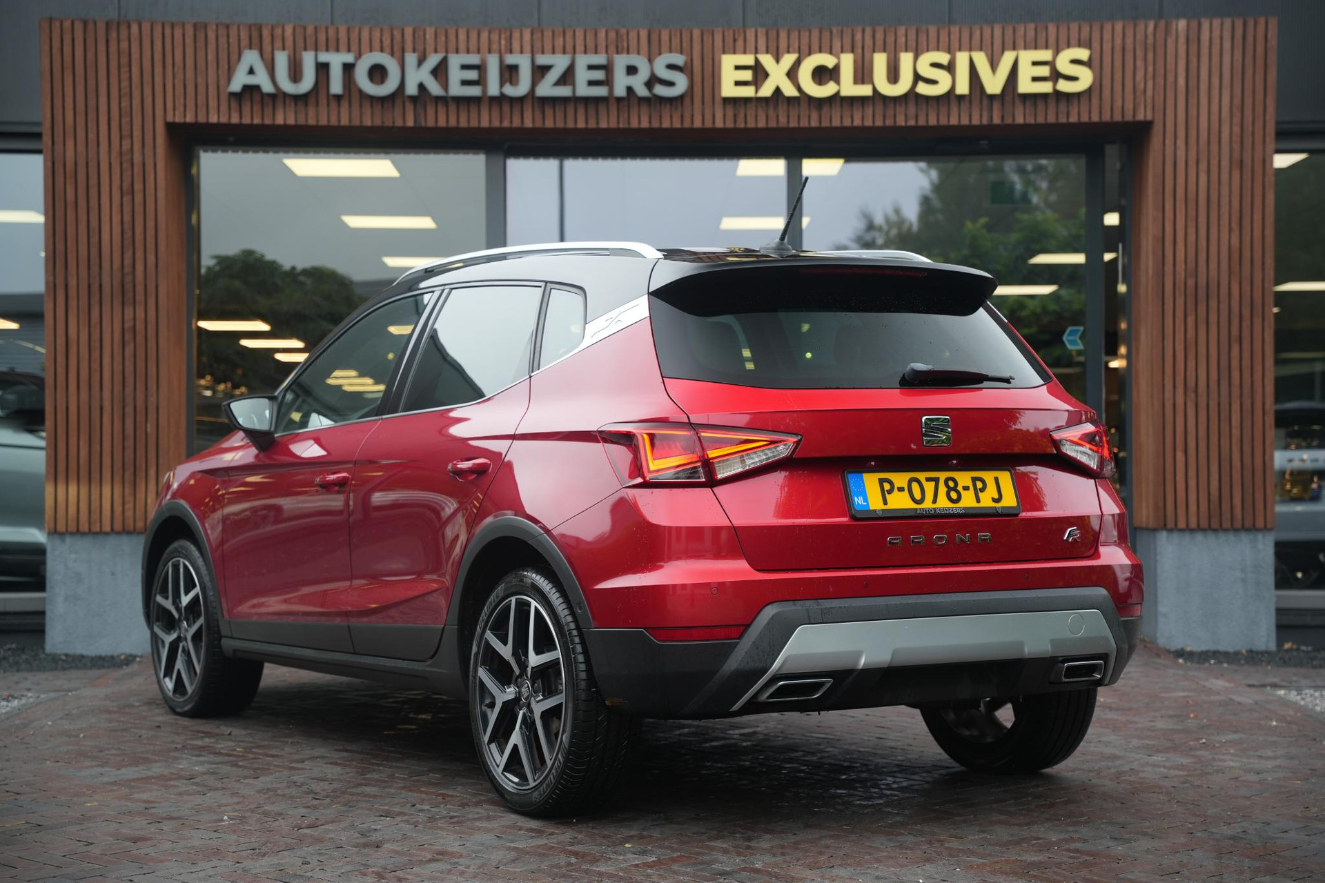 SEAT Arona 1.0 TSI Xcellence Business Intense 2019 Desire red met zwart dak 9