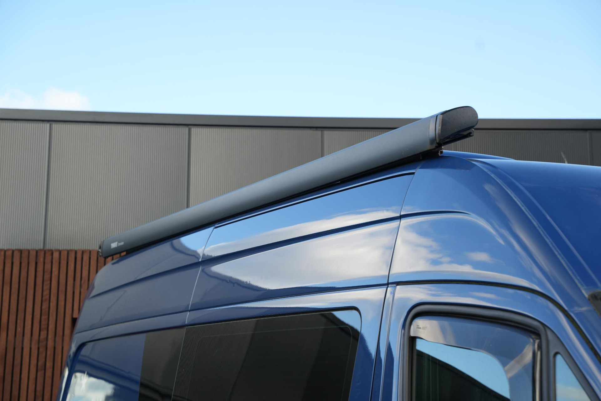 Volkswagen  Crafter 2010 Indian blue (F3F3) 14