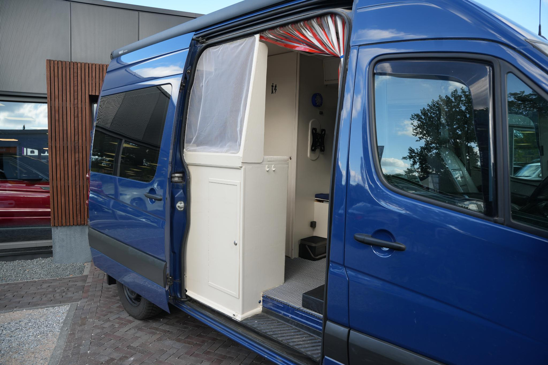 Volkswagen  Crafter 2010 Indian blue (F3F3) 15