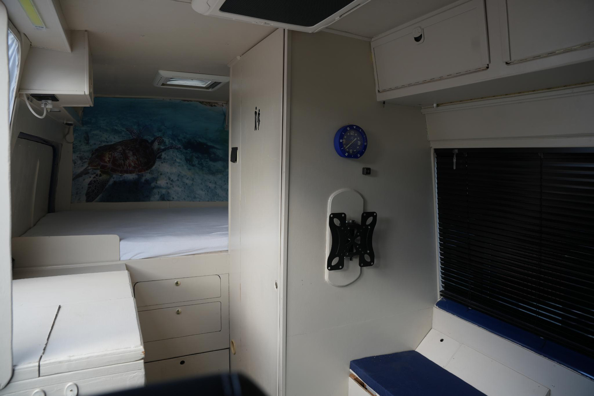 Volkswagen  Crafter 2010 Indian blue (F3F3) 2