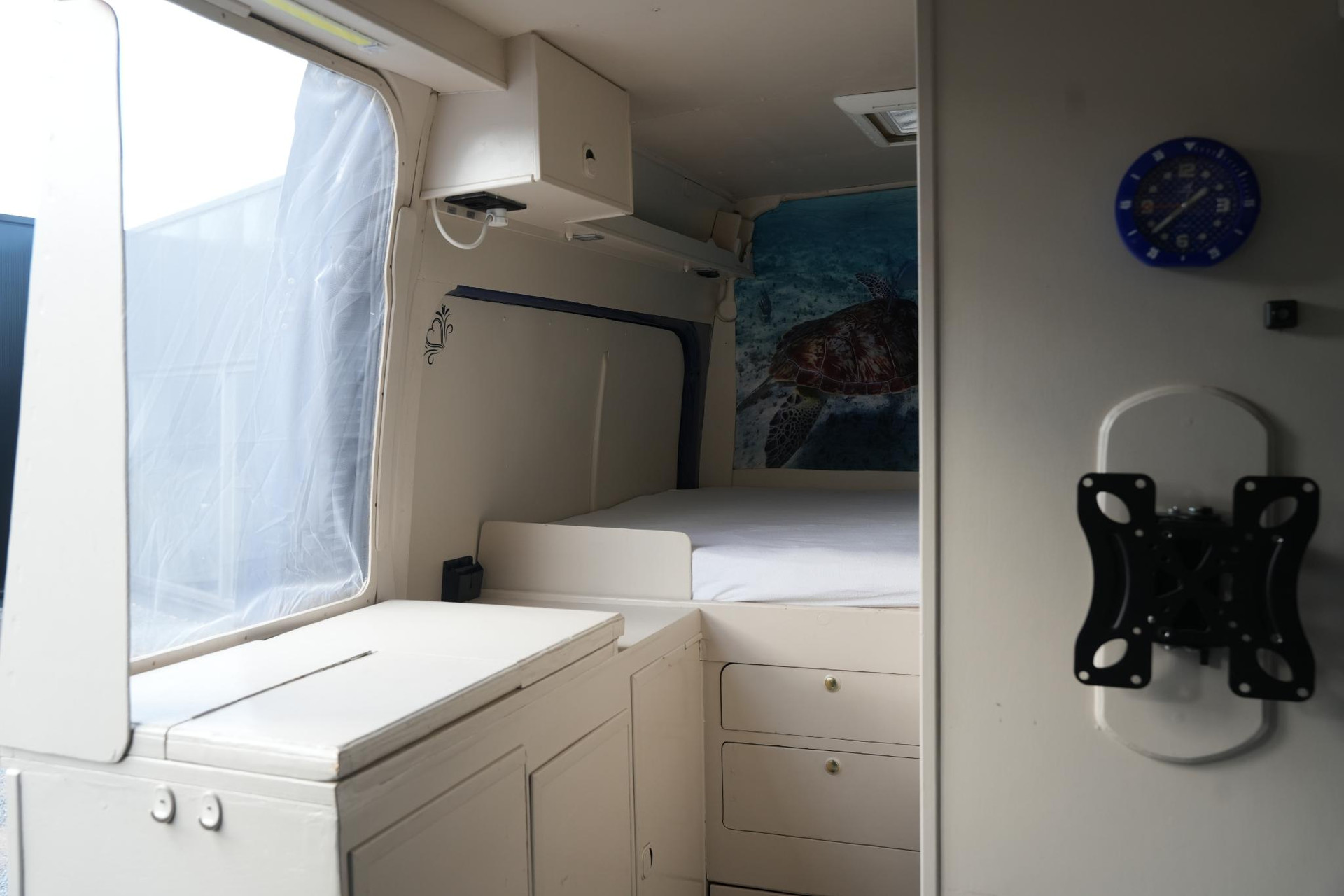 Volkswagen  Crafter 2010 Indian blue (F3F3) 20