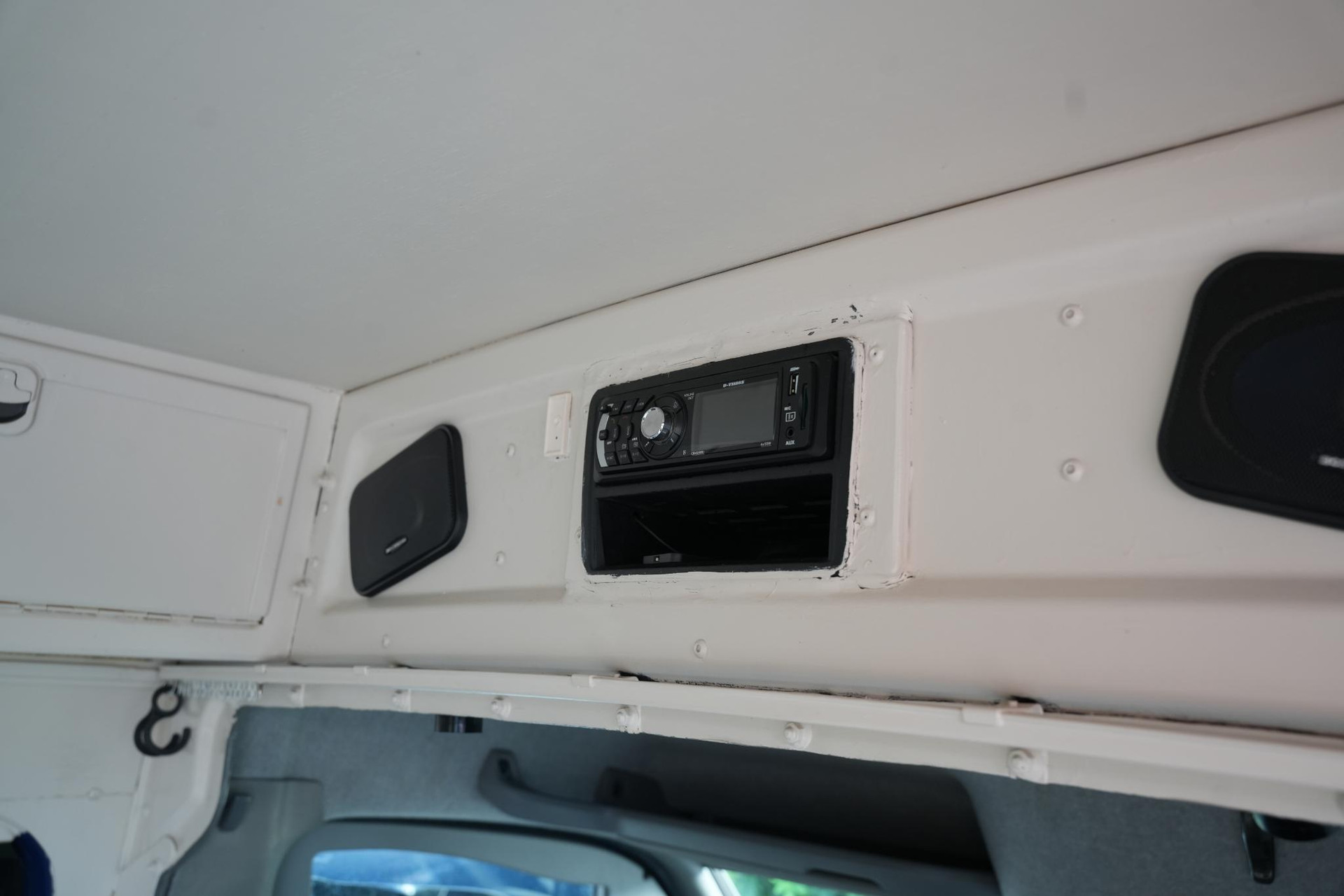 Volkswagen  Crafter 2010 Indian blue (F3F3) 26