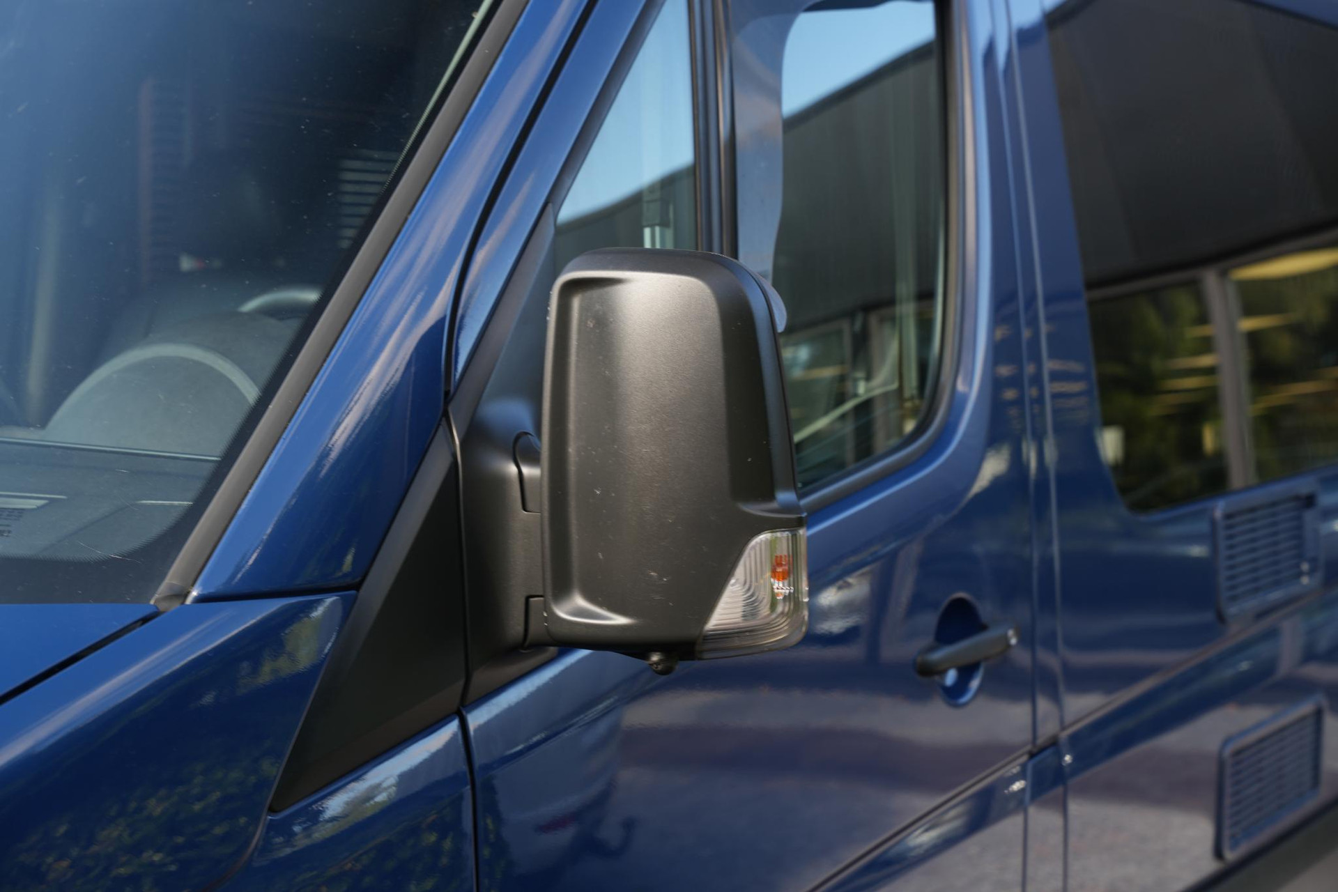 Volkswagen  Crafter 2010 Indian blue (F3F3) 32