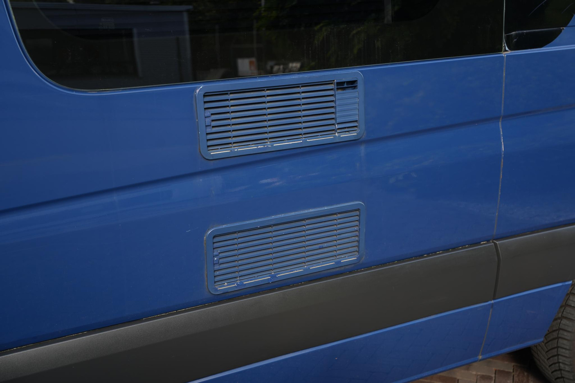Volkswagen  Crafter 2010 Indian blue (F3F3) 34