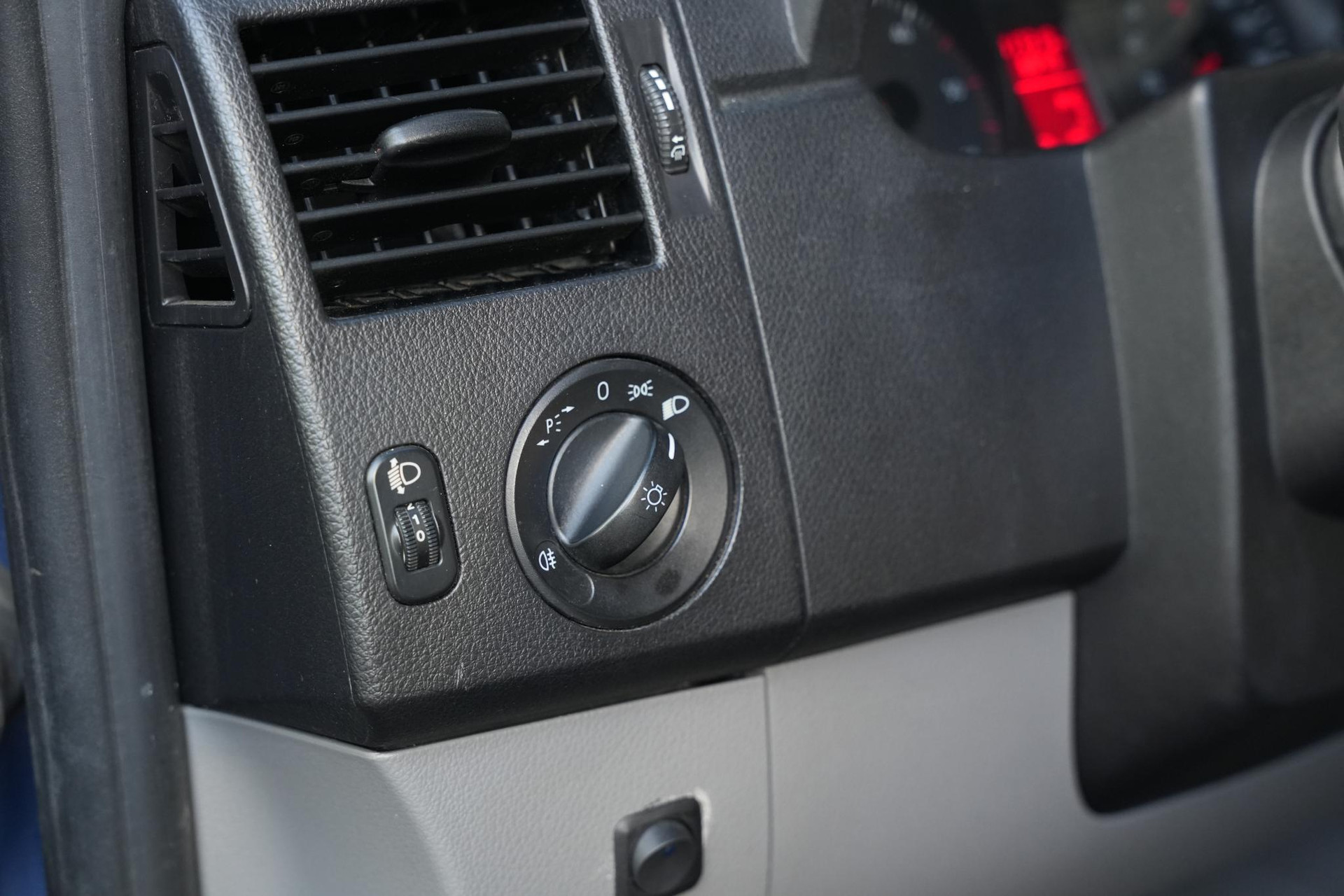 Volkswagen  Crafter 2010 Indian blue (F3F3) 35