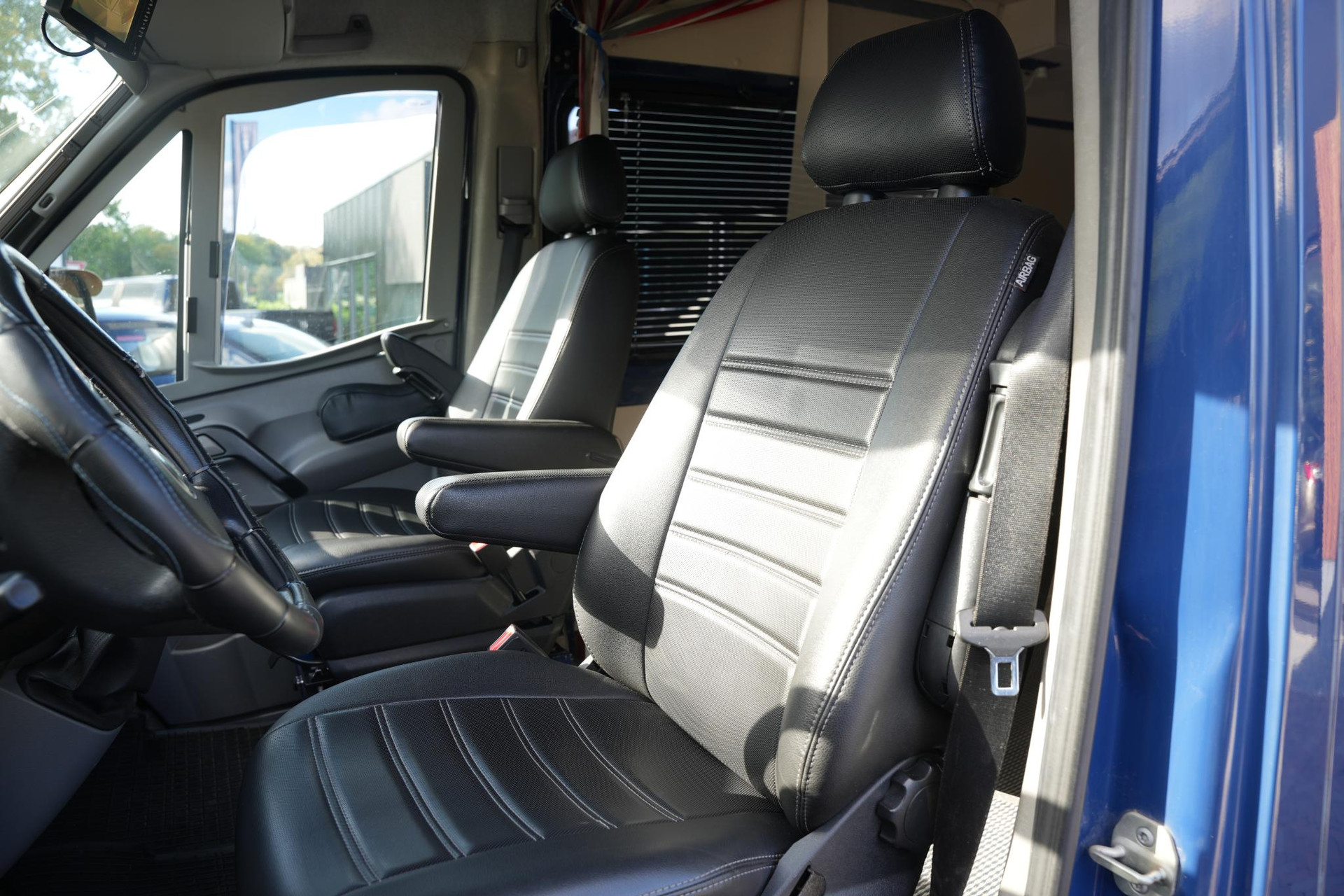 Volkswagen  Crafter 2010 Indian blue (F3F3) 6