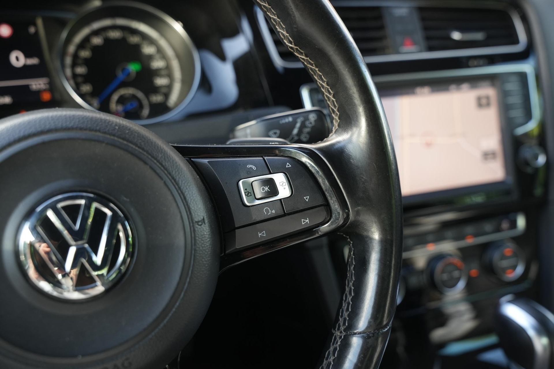 Volkswagen Golf 2.0 TSI R 4Motion 2014 Oryx white mother-of-pearl eff (0R0R) 36