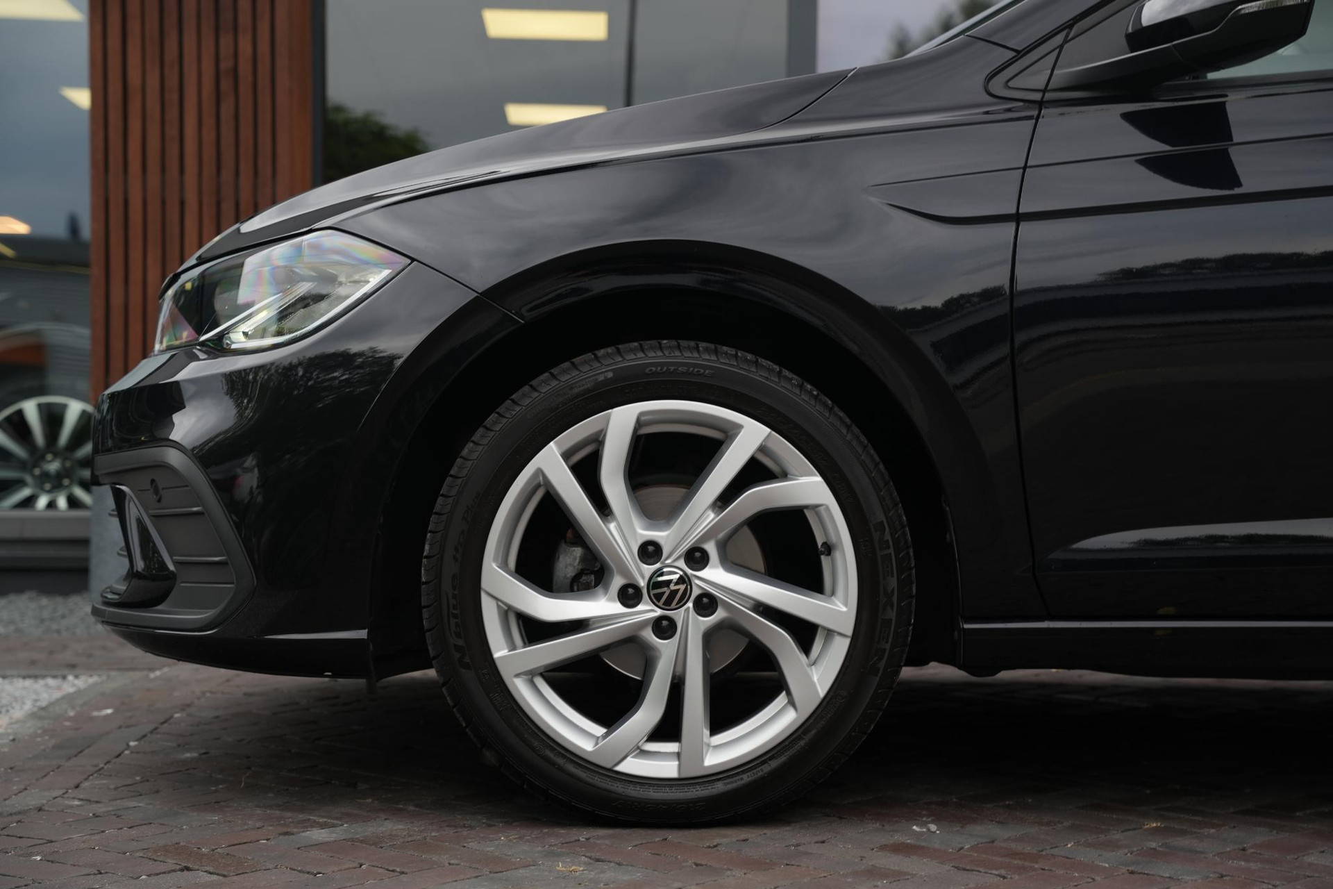 Volkswagen Polo 1.0 TSI Life Business 2022 Deep black 10