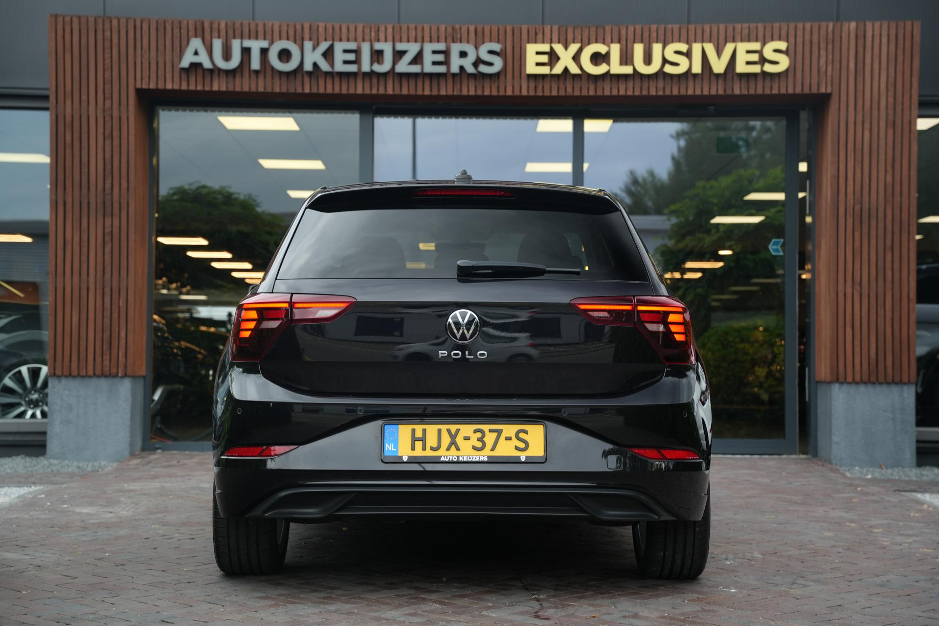 Volkswagen Polo 1.0 TSI Life Business 2022 Deep black 11
