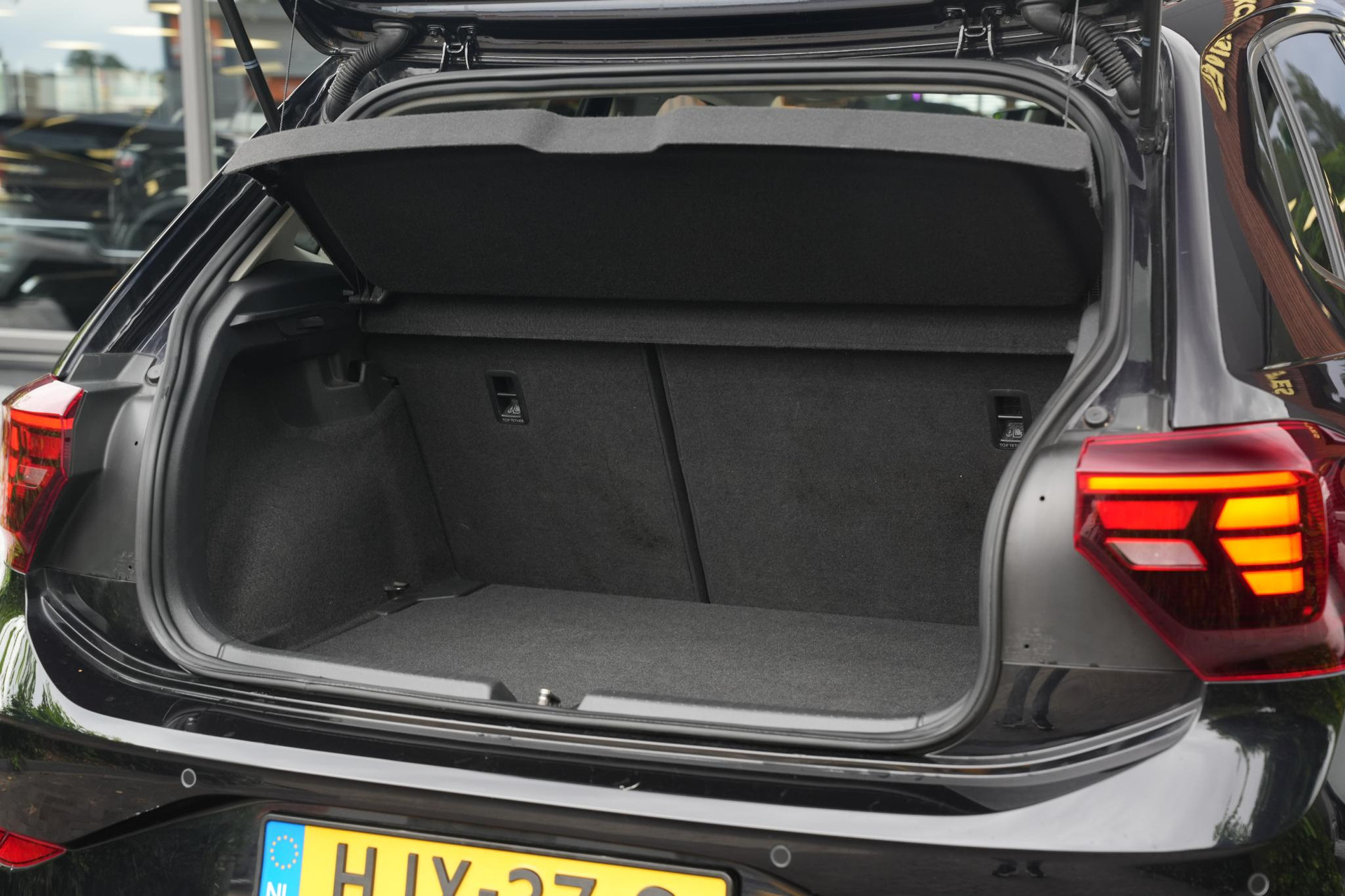 Volkswagen Polo 1.0 TSI Life Business 2022 Deep black 12