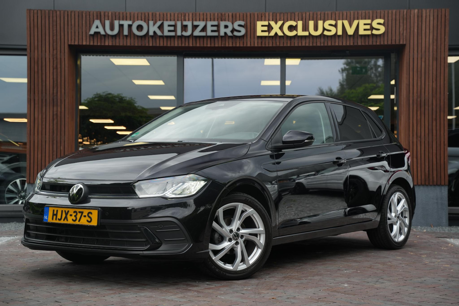 Volkswagen Polo 1.0 TSI Life Business 2022 Deep black 5