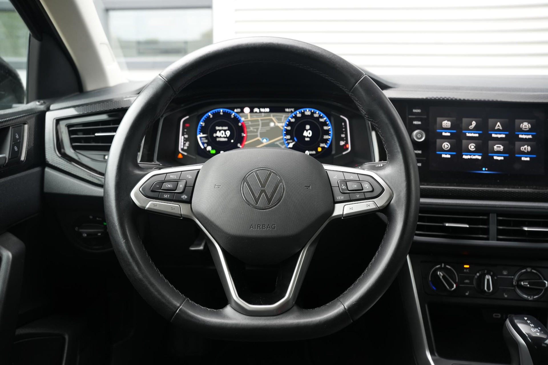 Volkswagen Polo 1.0 TSI Life Business 2022 Deep black 8