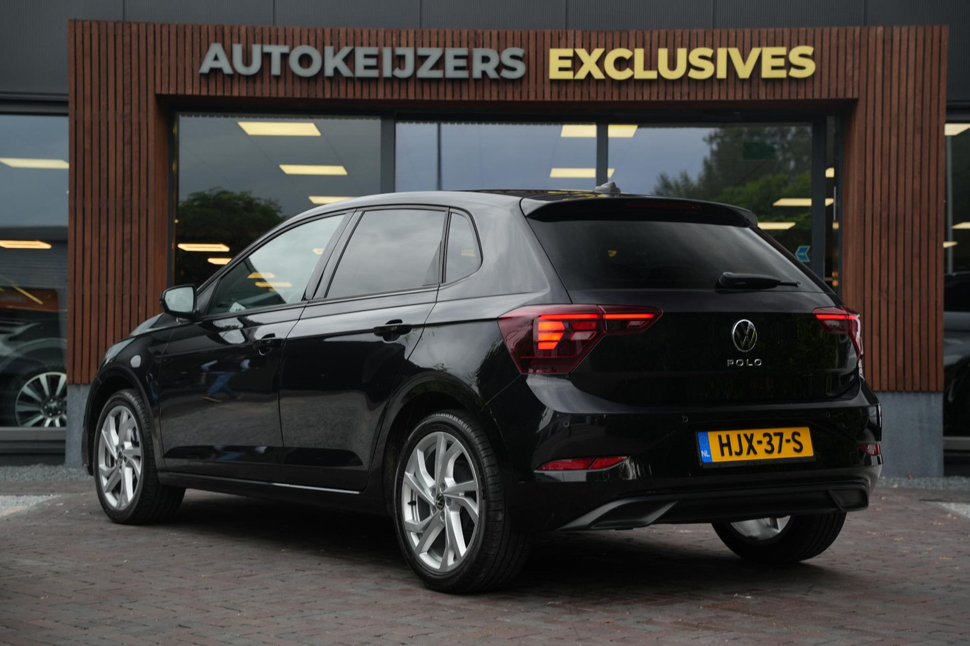 Volkswagen Polo 1.0 TSI Life Business 2022 Deep black 9