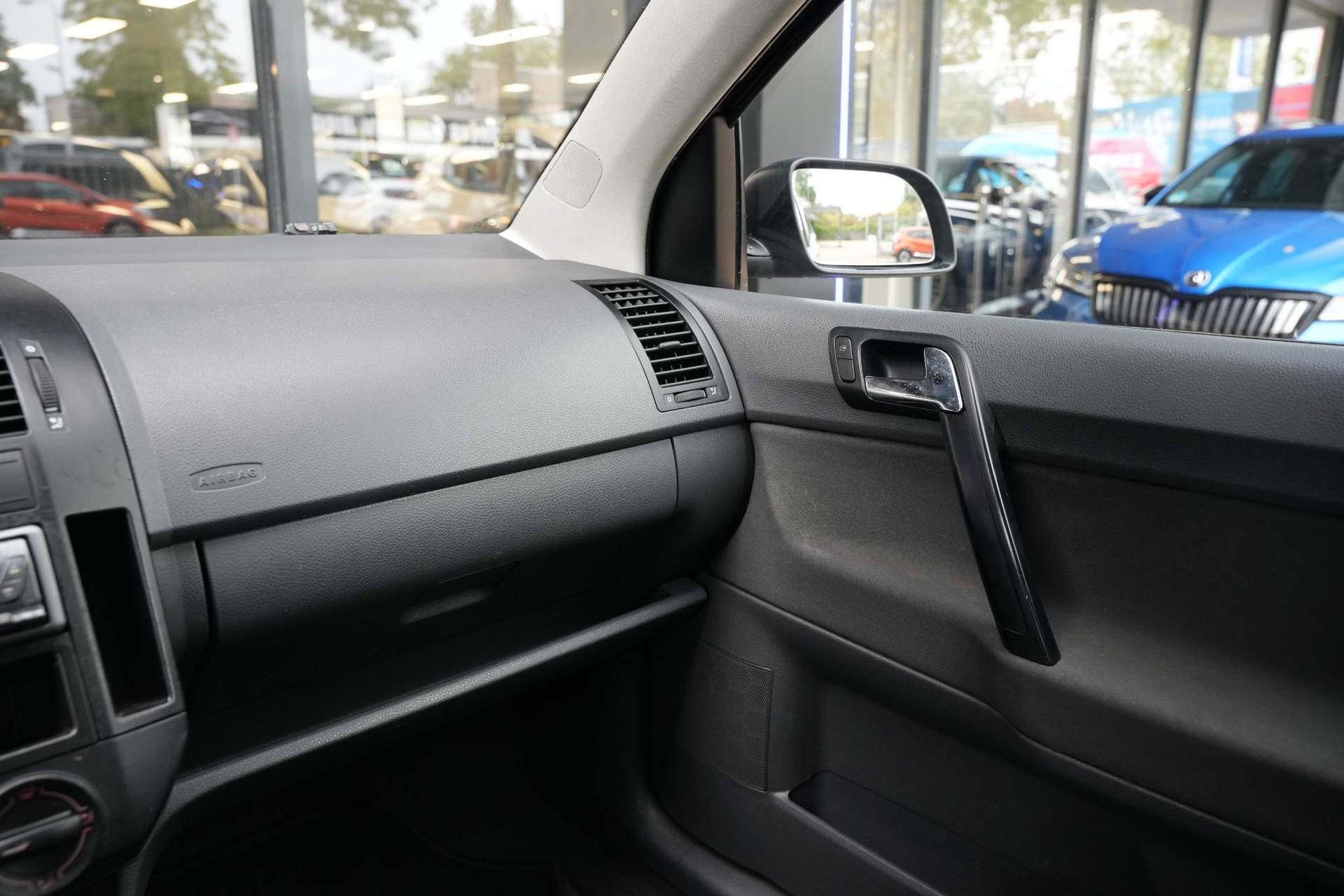 Volkswagen Polo 1.4-16V 2003 Blackmagic pareleffect 24