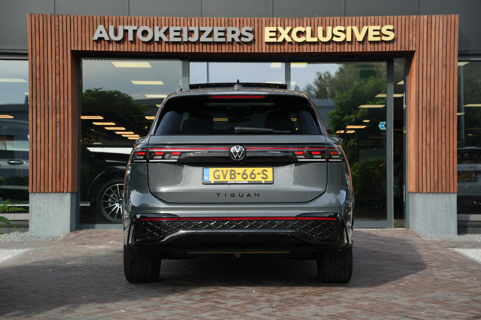 Volkswagen Tiguan 1.5 eHybrid R-Line Business 2024 Dolphin grey 11