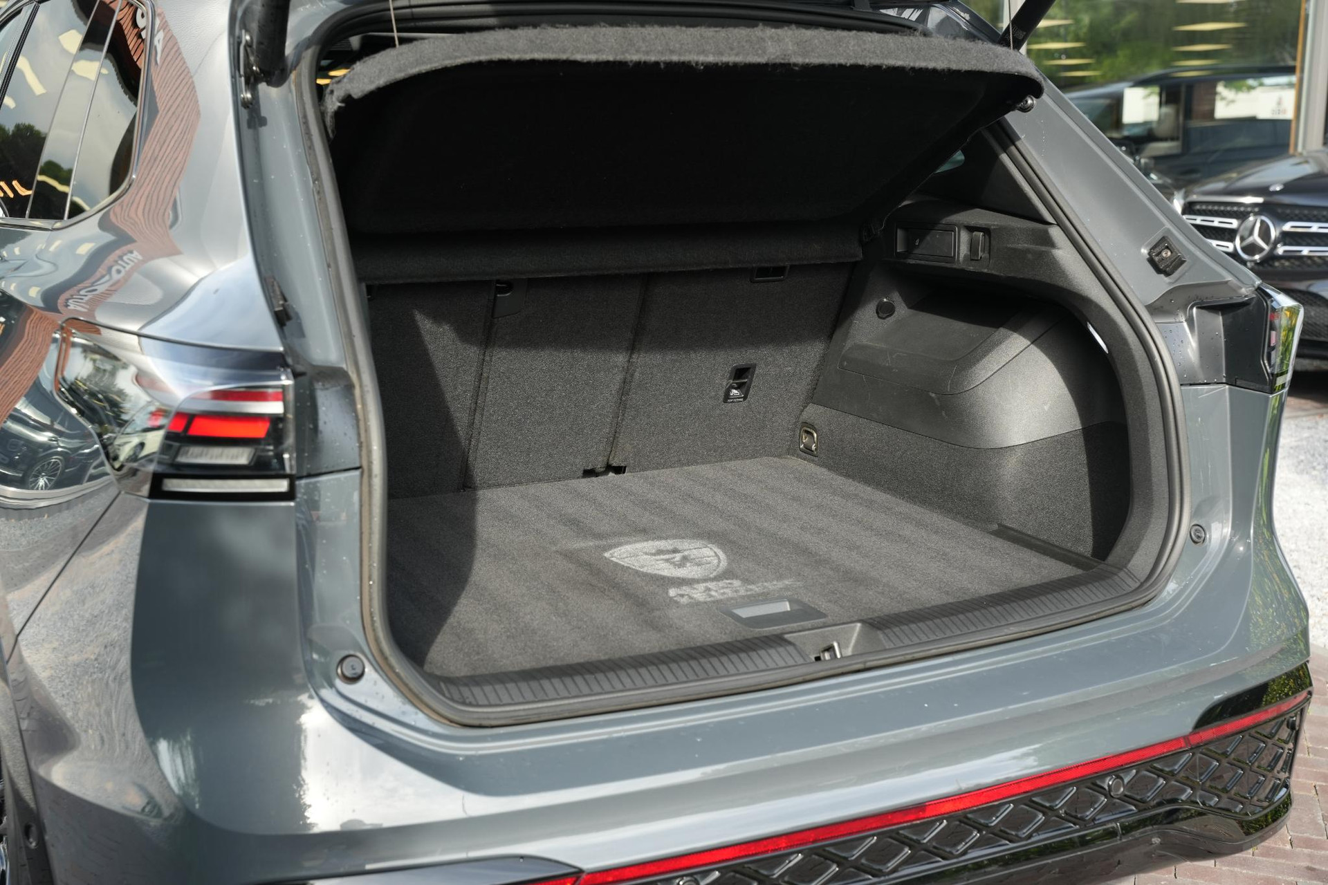 Volkswagen Tiguan 1.5 eHybrid R-Line Business 2024 Dolphin grey 12