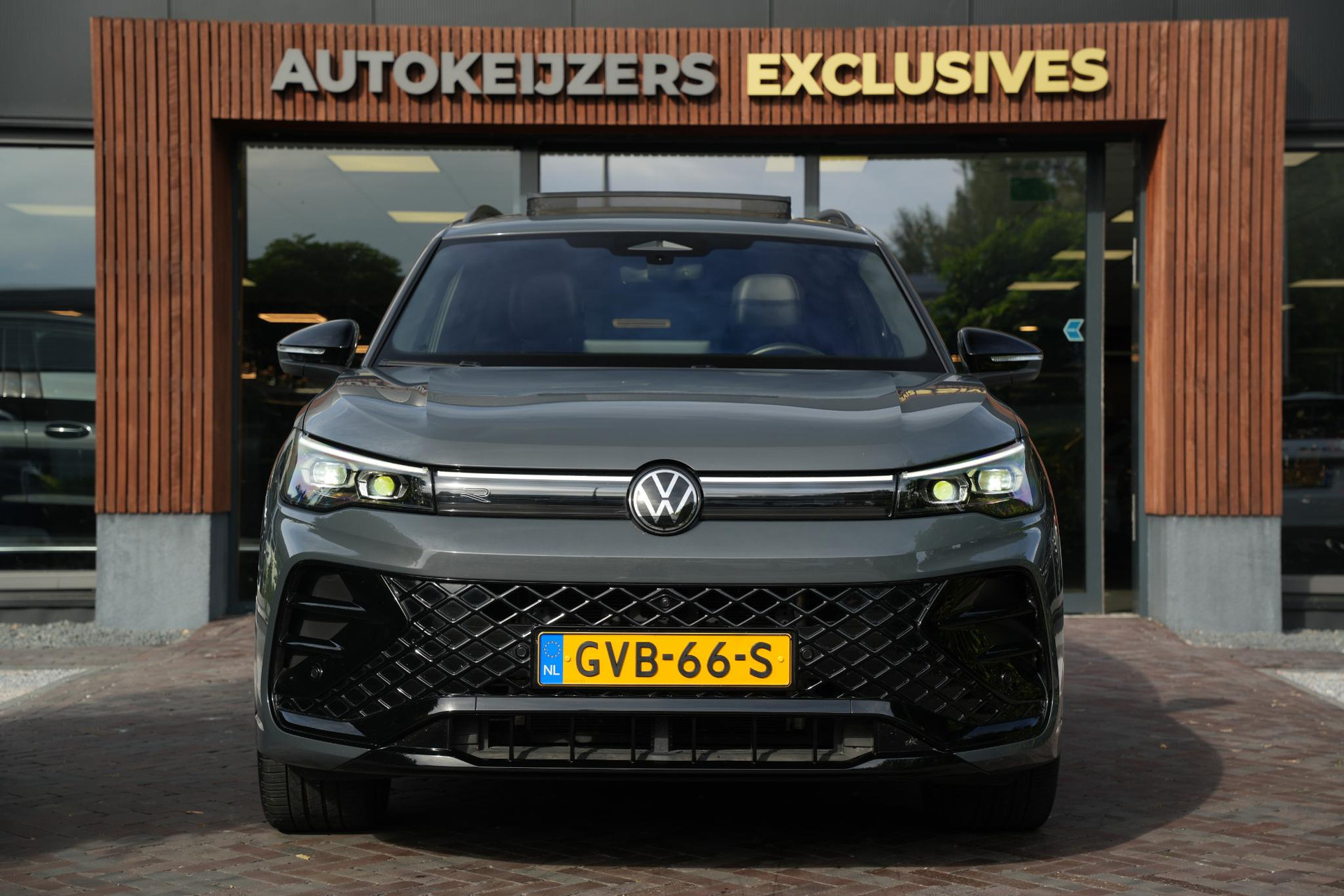 Volkswagen Tiguan 1.5 eHybrid R-Line Business 2024 Dolphin grey 3