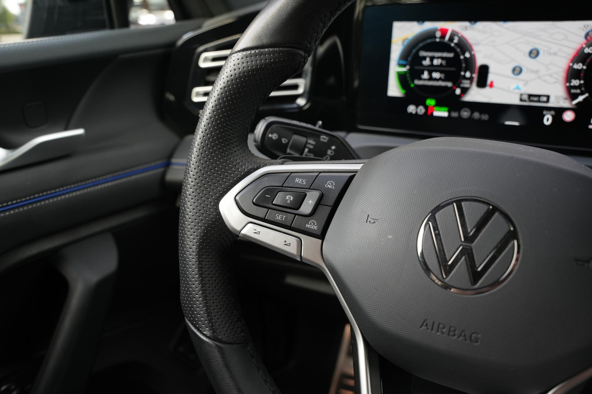 Volkswagen Tiguan 1.5 eHybrid R-Line Business 2024 Dolphin grey 39