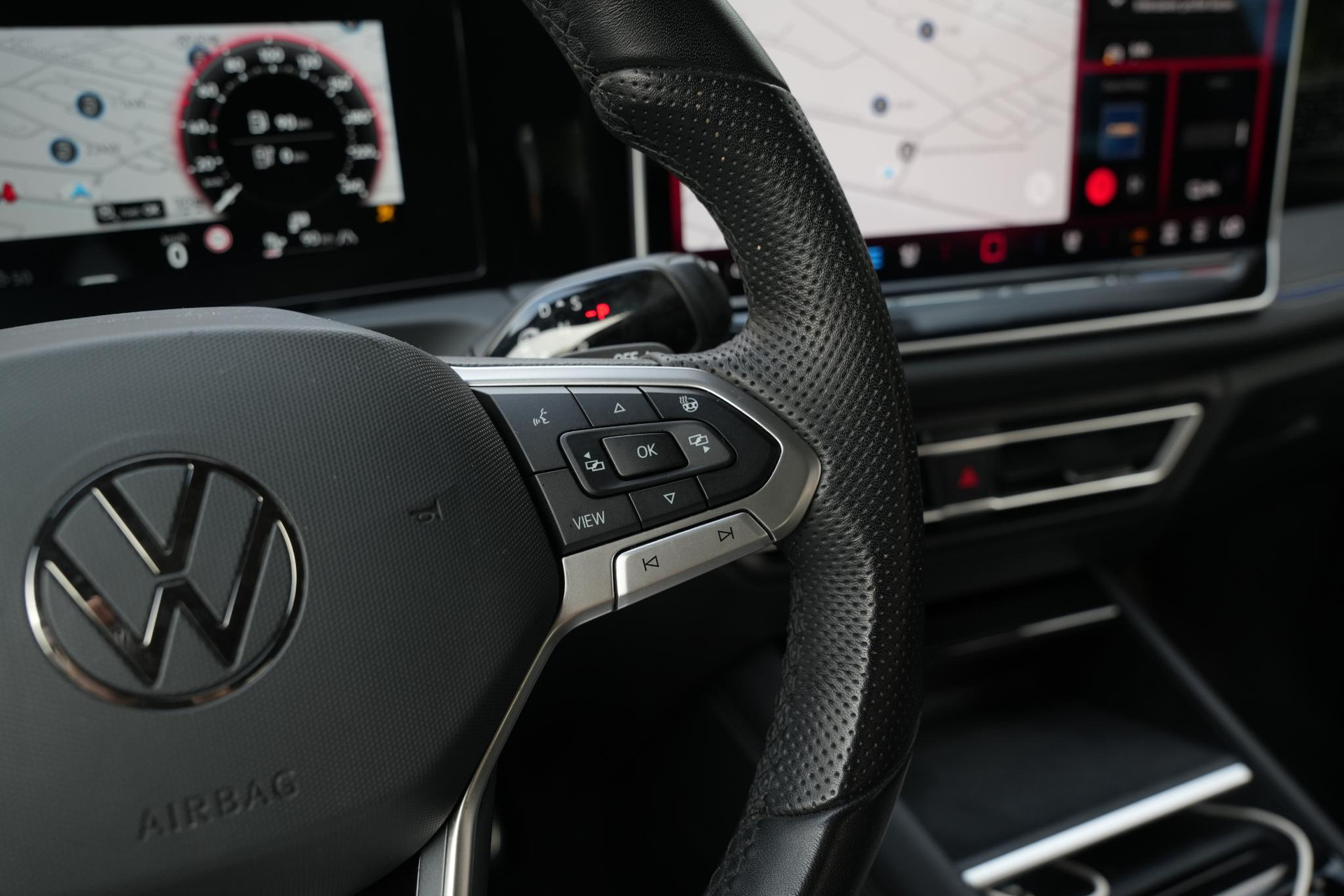 Volkswagen Tiguan 1.5 eHybrid R-Line Business 2024 Dolphin grey 40
