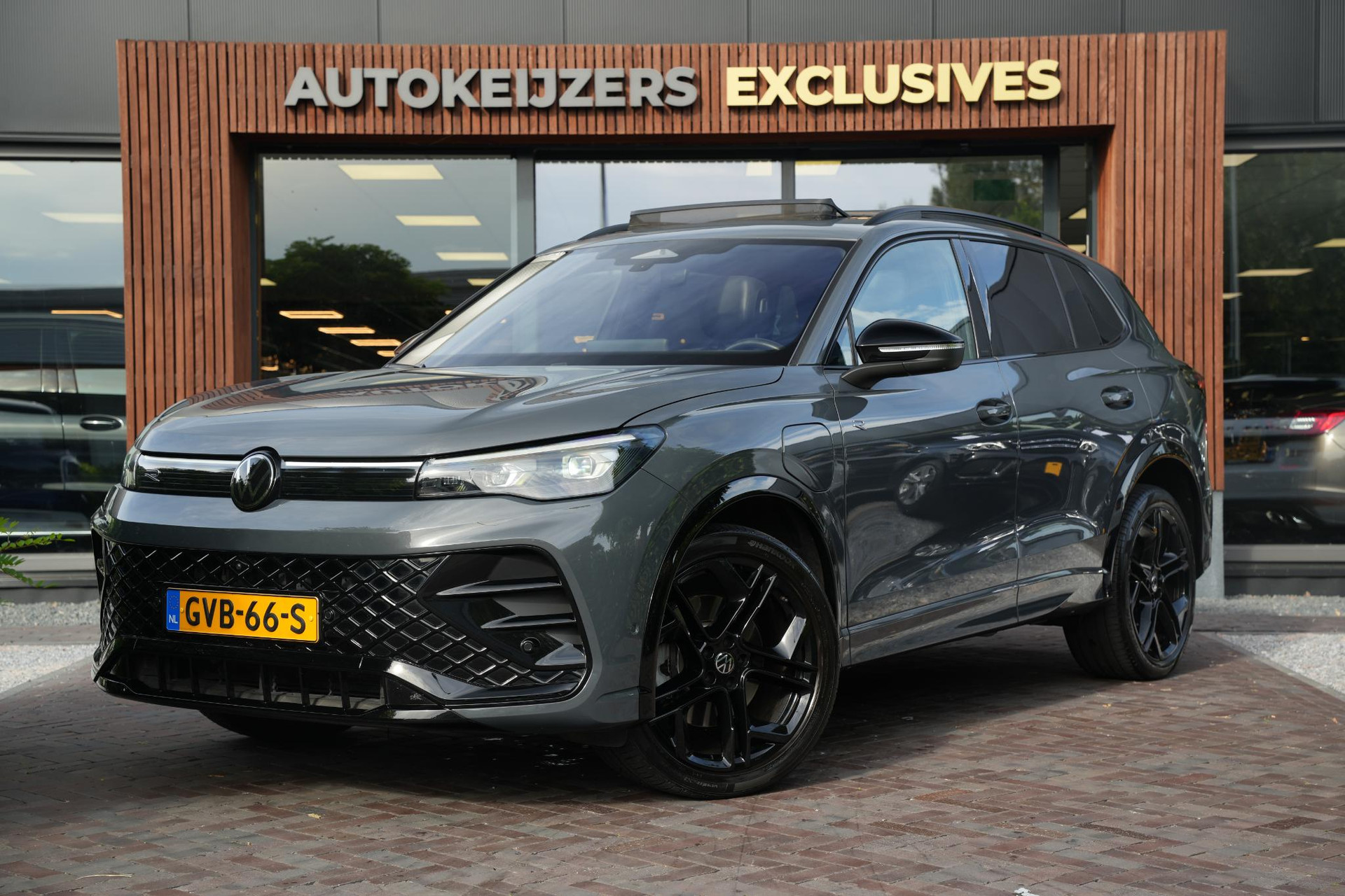 Volkswagen Tiguan 1.5 eHybrid R-Line Business 2024 Dolphin grey 5