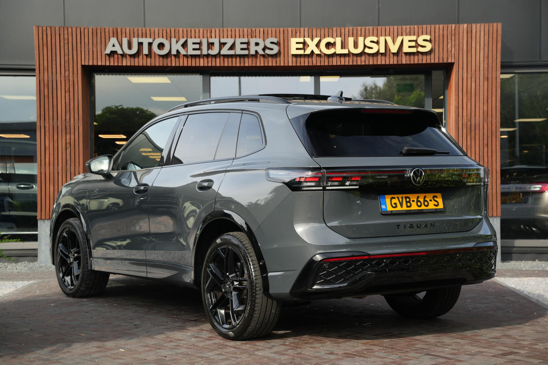 Volkswagen Tiguan 1.5 eHybrid R-Line Business 2024 Dolphin grey 9