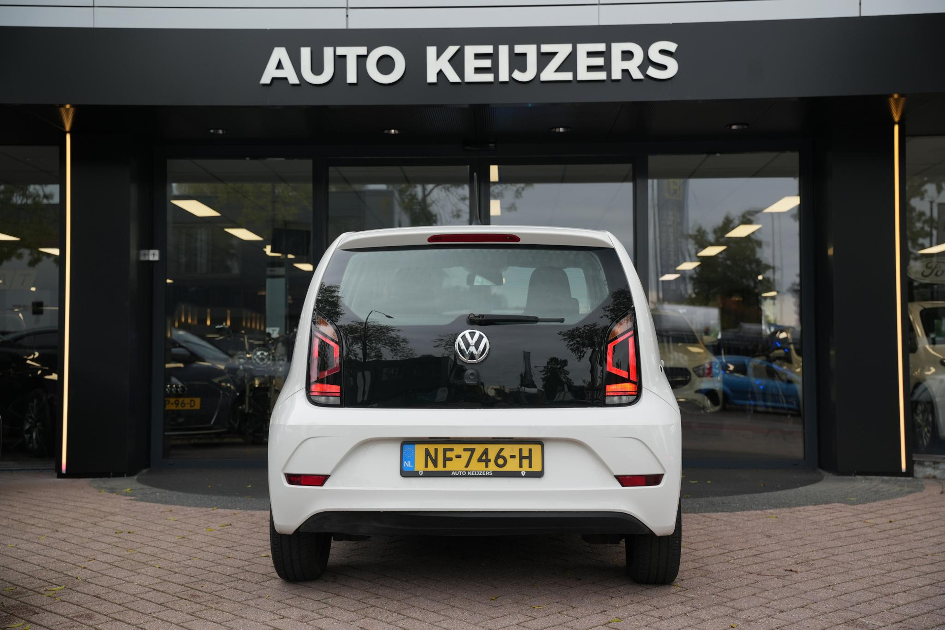 Volkswagen up! 1.0 BMT move up! 2017 Candy white 11