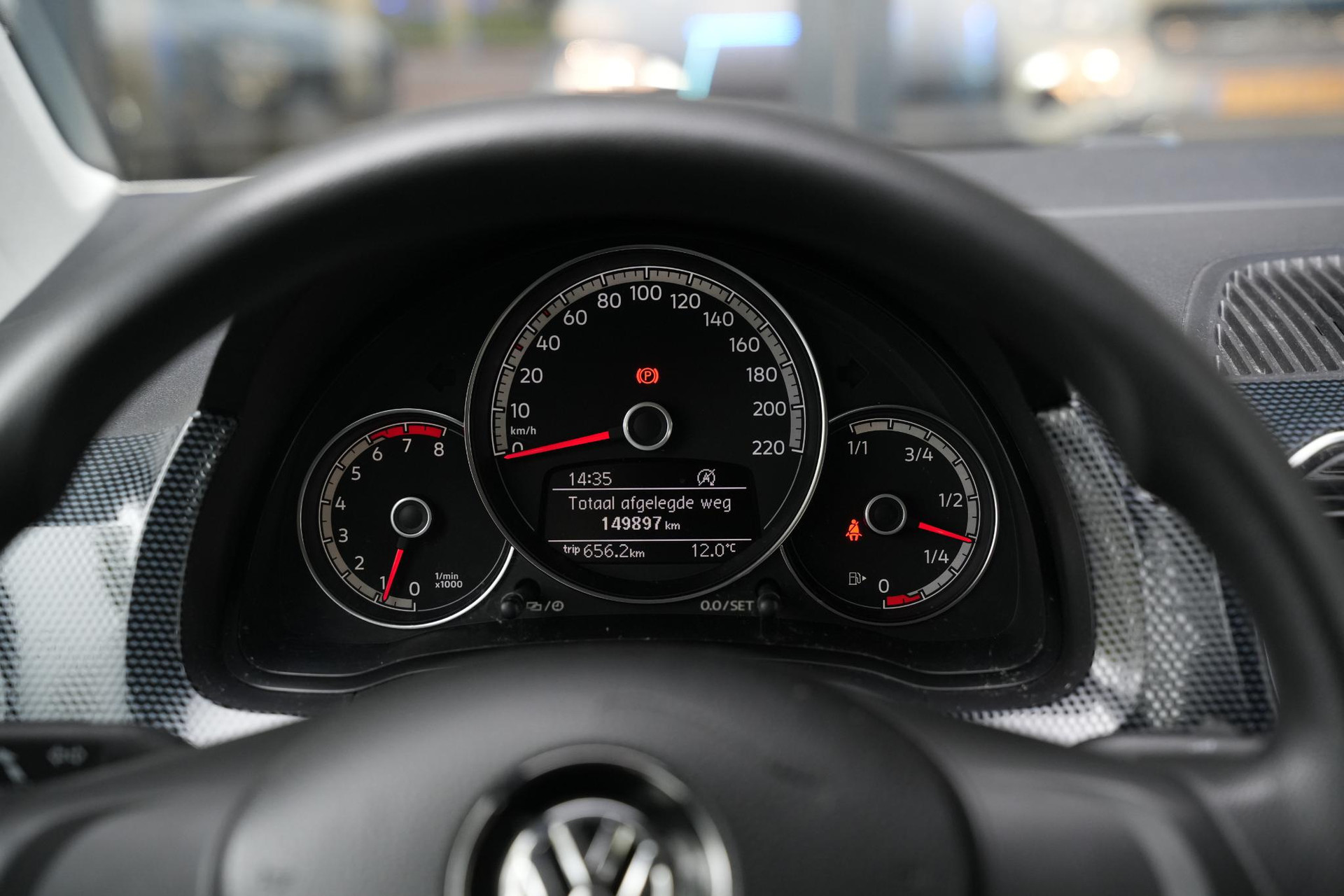 Volkswagen up! 1.0 BMT move up! 2017 Candy white 13