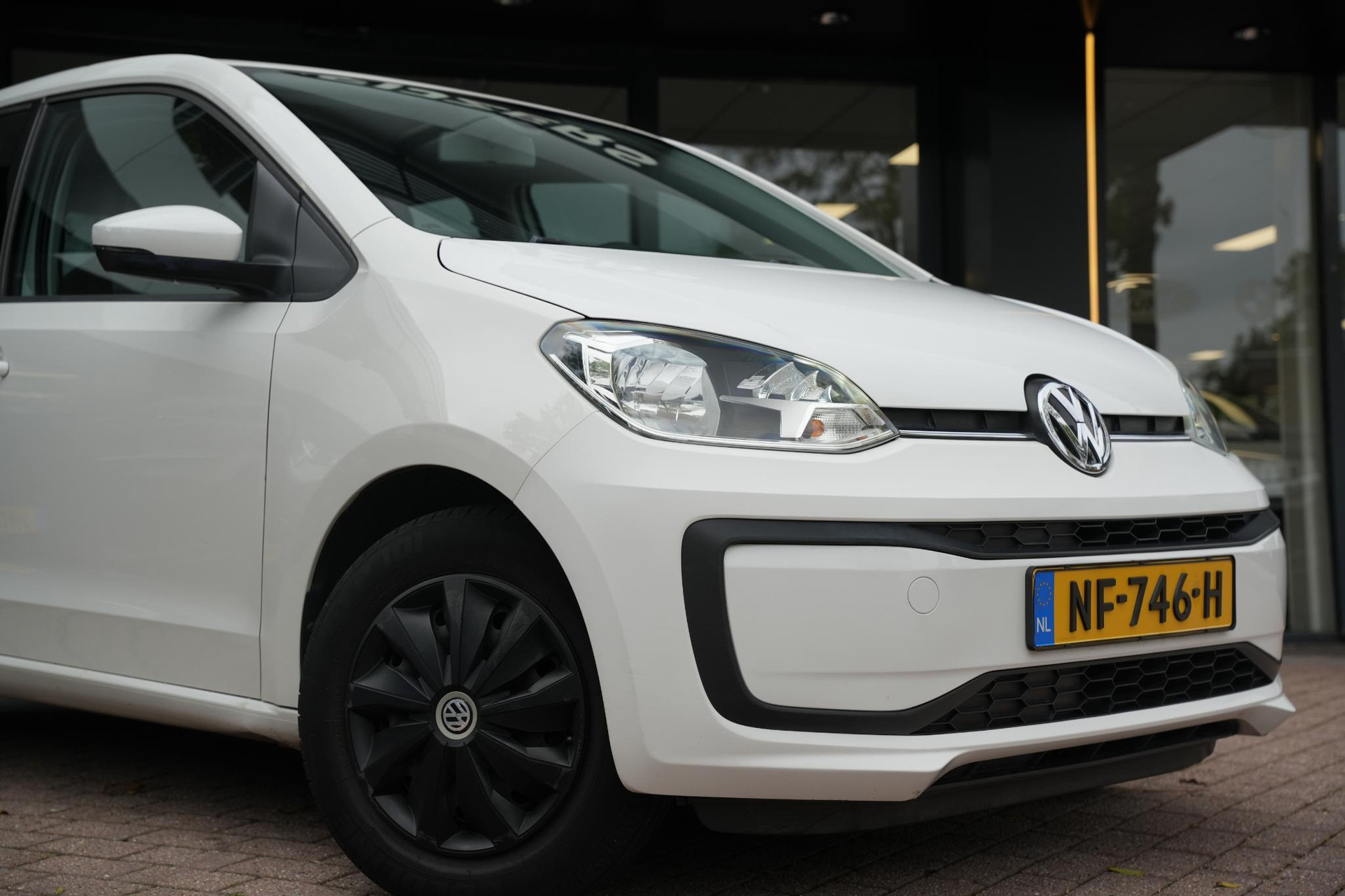 Volkswagen up! 1.0 BMT move up! 2017 Candy white 14