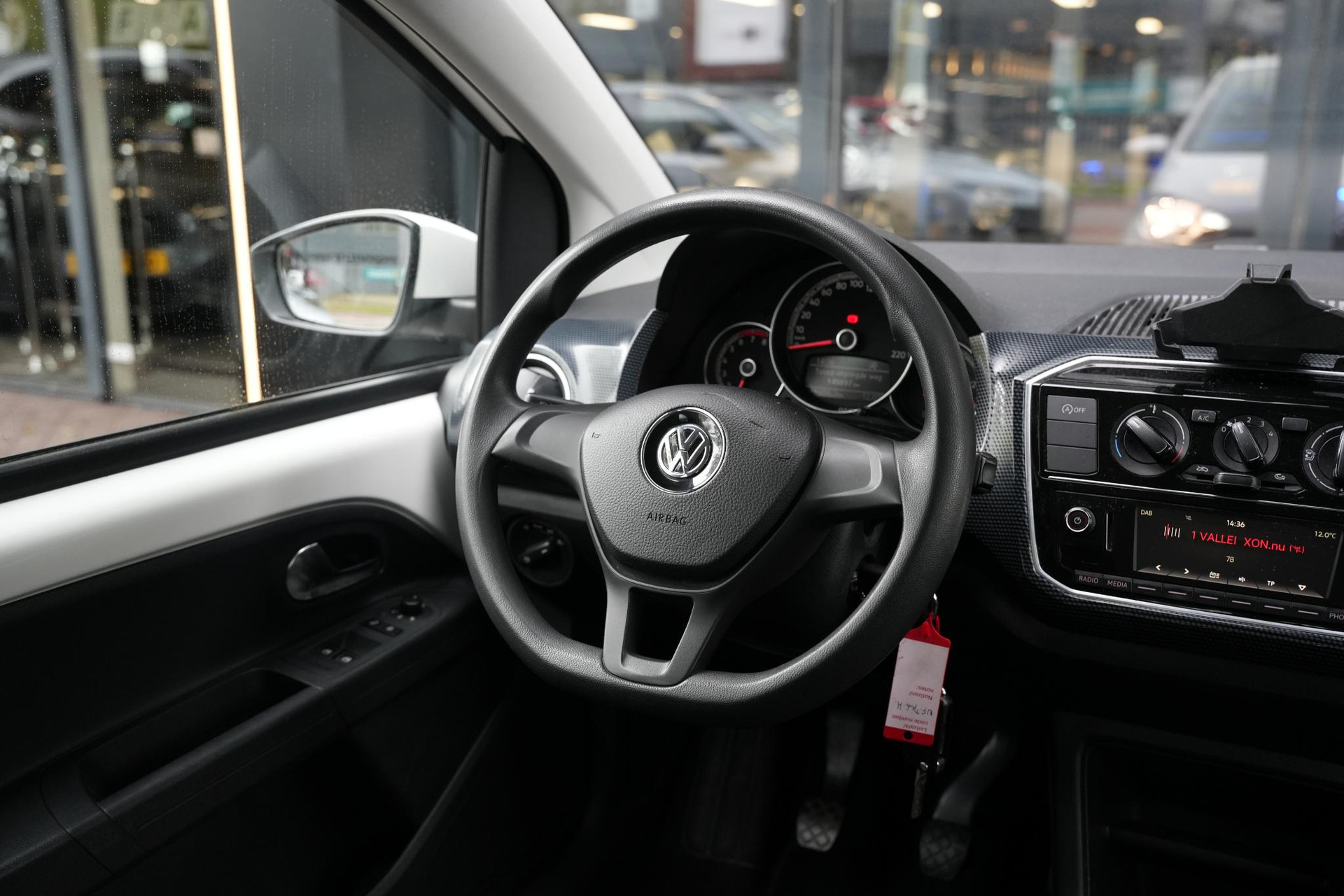 Volkswagen up! 1.0 BMT move up! 2017 Candy white 24