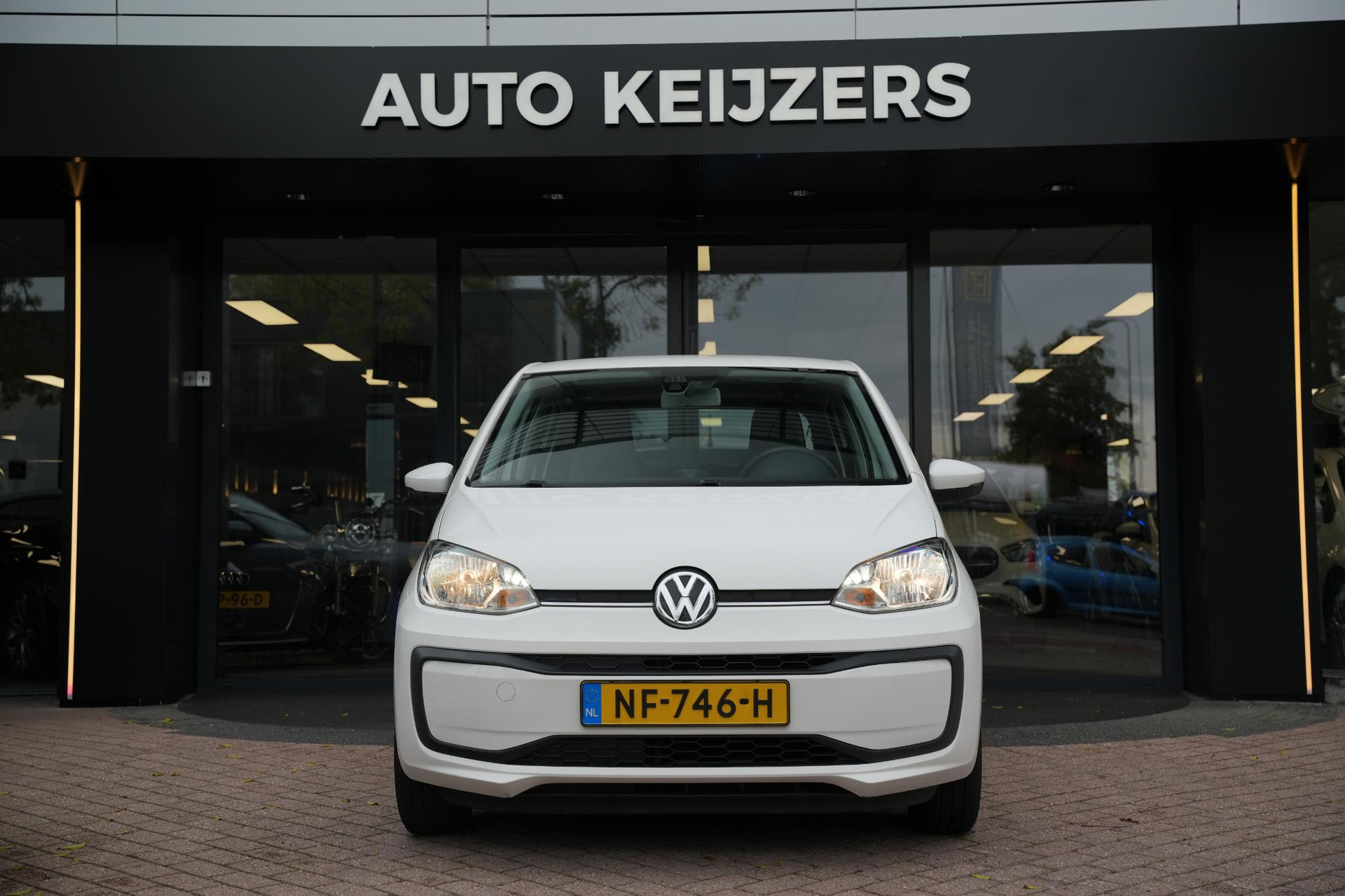 Volkswagen up! 1.0 BMT move up! 2017 Candy white 3