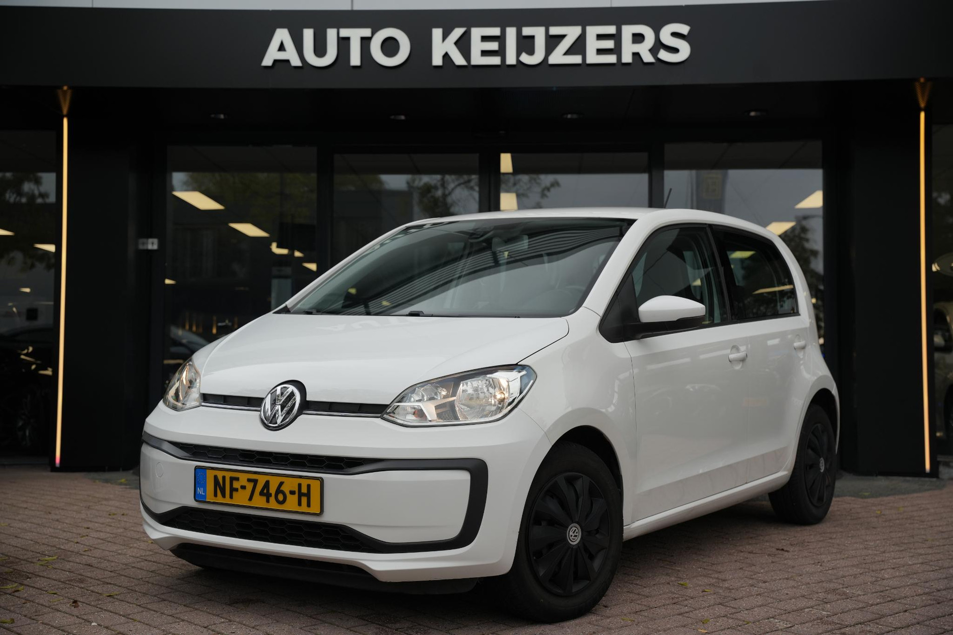 Volkswagen up! 1.0 BMT move up! 2017 Candy white 5