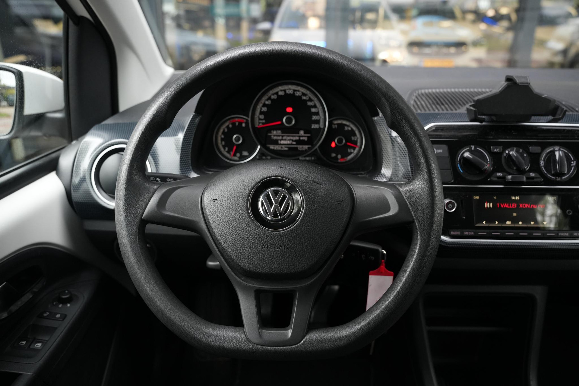 Volkswagen up! 1.0 BMT move up! 2017 Candy white 8